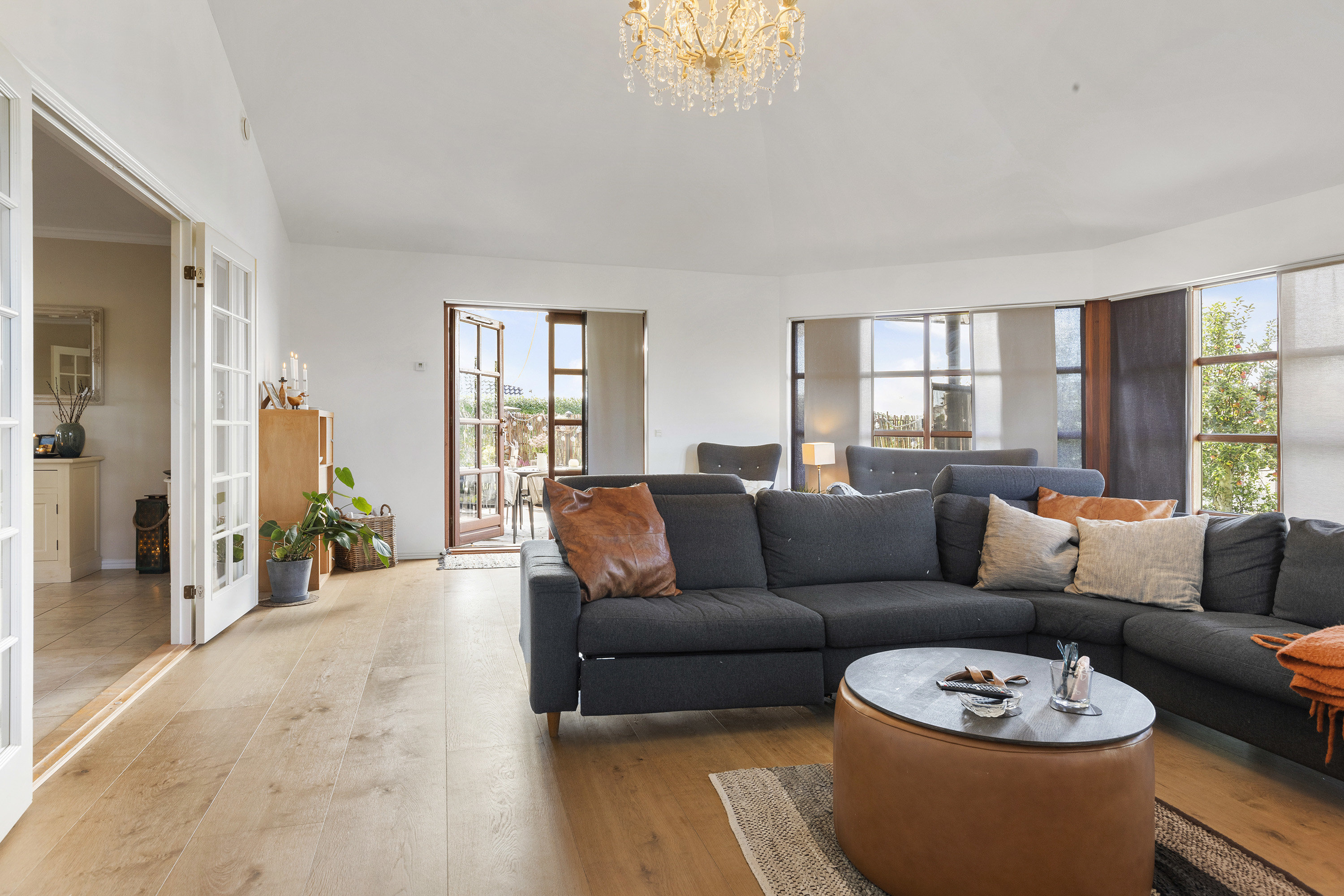 Fremhævet stue billede i fuldskærmstilstand. Billede af Rugmarken 162, 9690 Fjerritslev