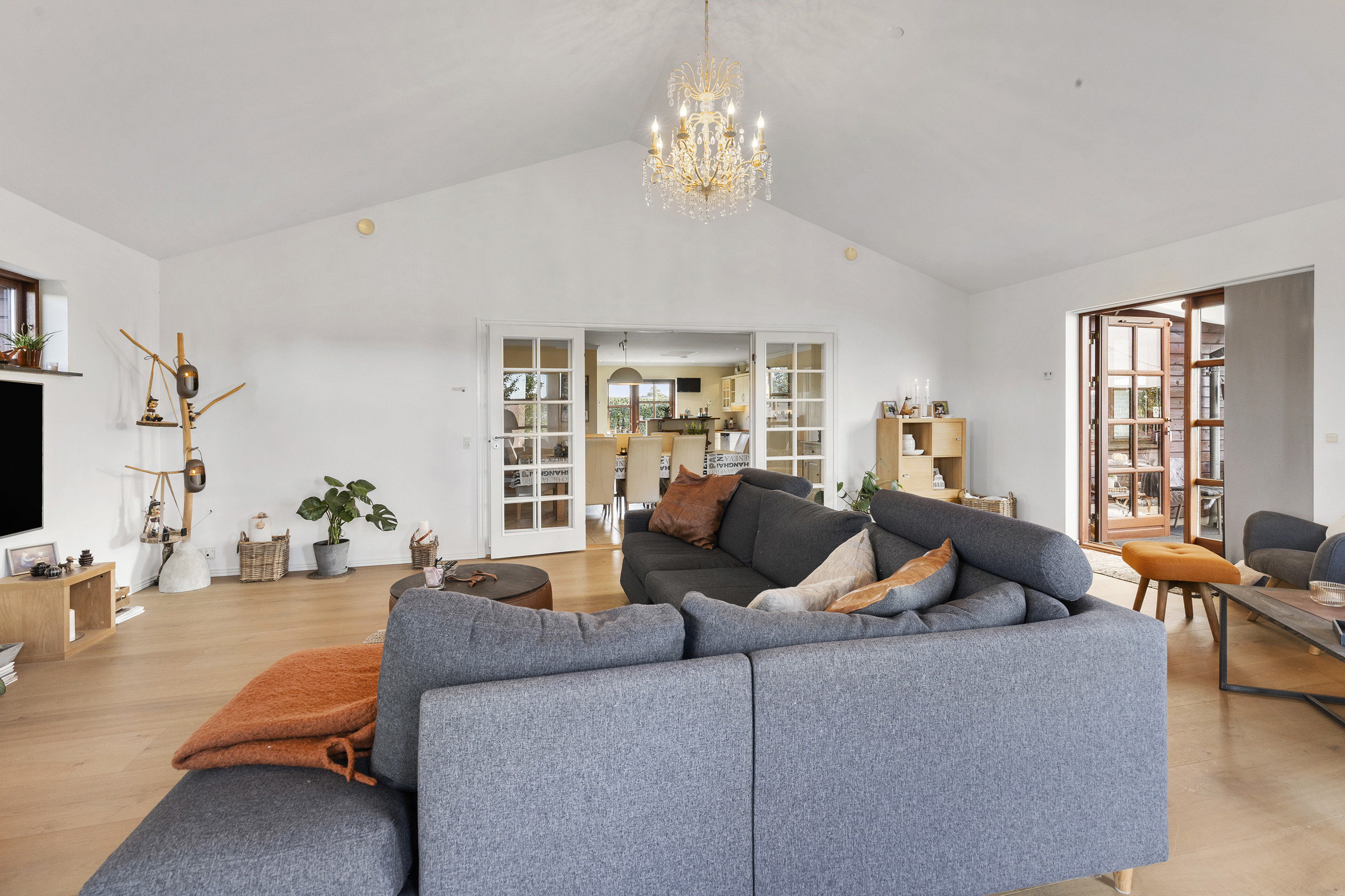 Fremhævet stue billede i fuldskærmstilstand. Billede af Rugmarken 162, 9690 Fjerritslev