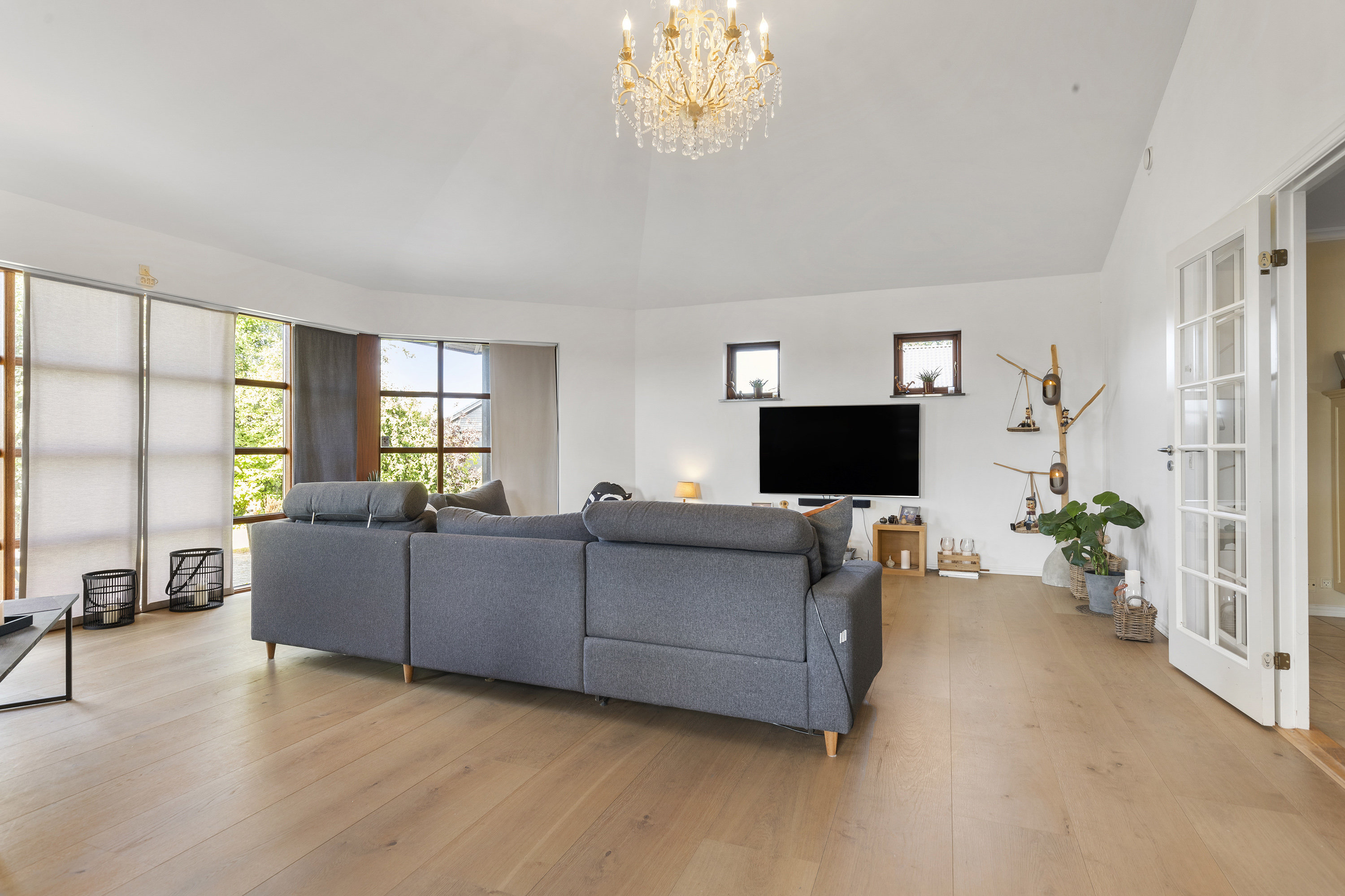 Fremhævet stue billede i fuldskærmstilstand. Billede af Rugmarken 162, 9690 Fjerritslev