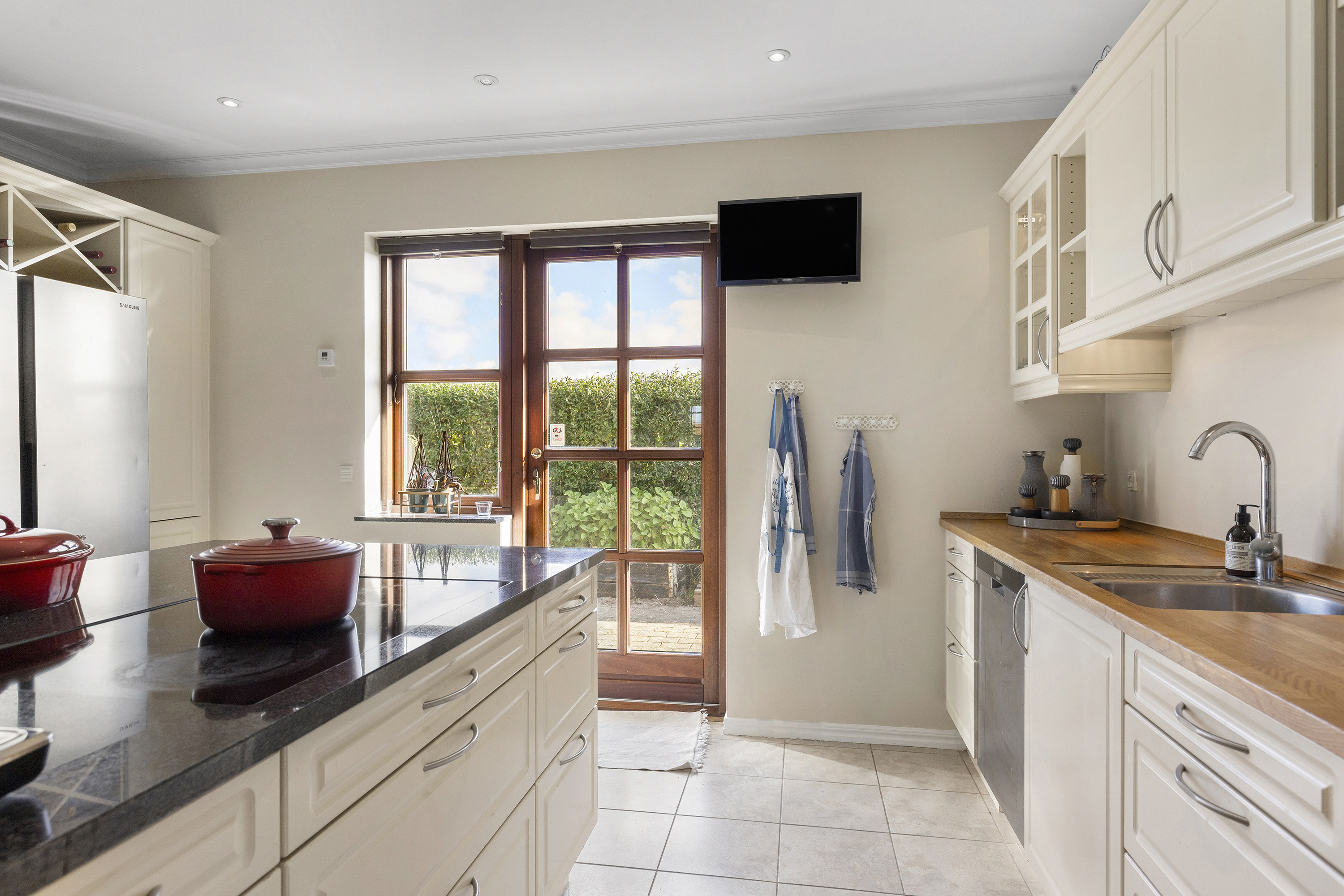 Fremhævet køkken billede i fuldskærmstilstand. Billede af Rugmarken 162, 9690 Fjerritslev