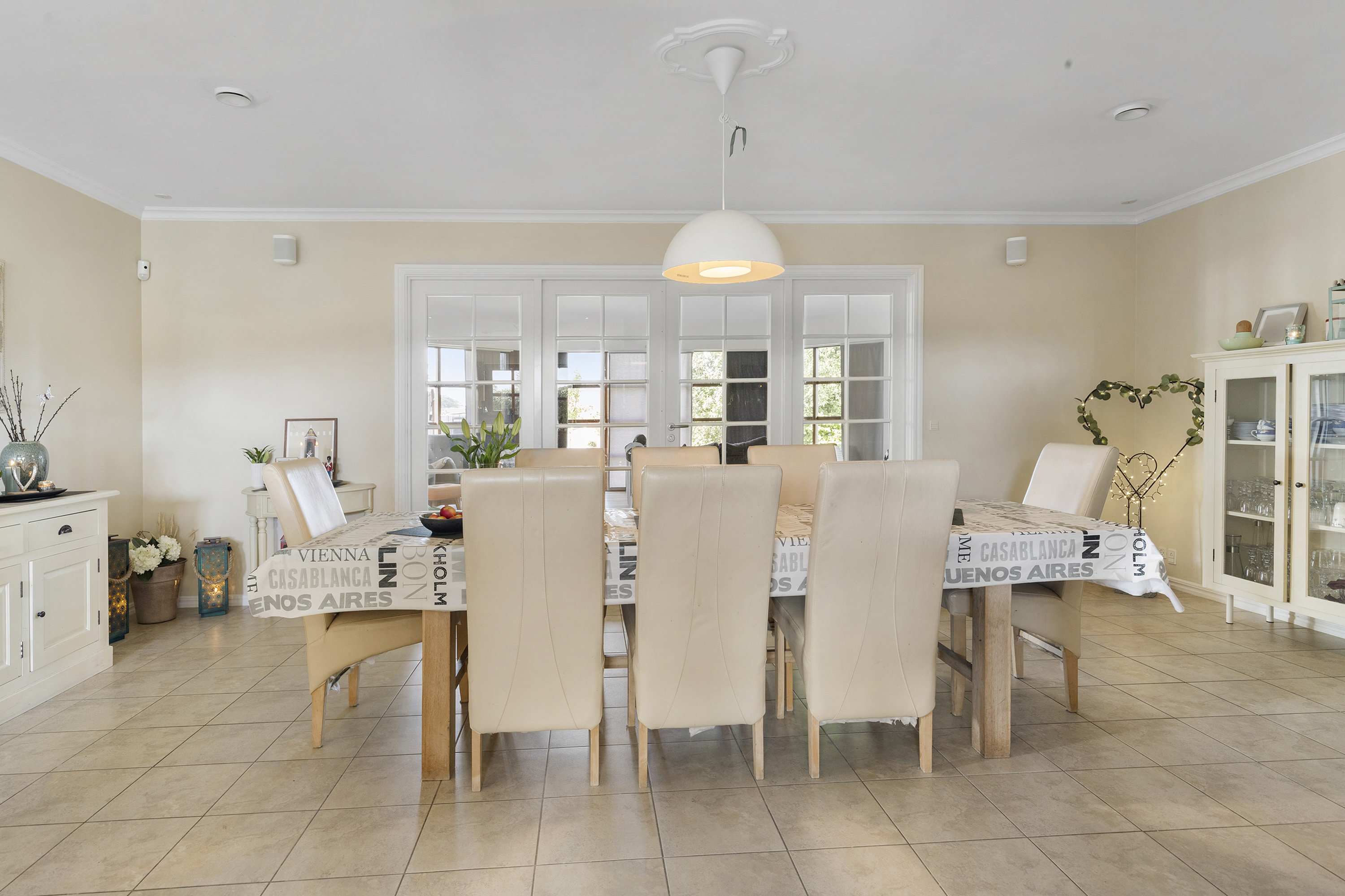 Fremhævet stue billede i fuldskærmstilstand. Billede af Rugmarken 162, 9690 Fjerritslev