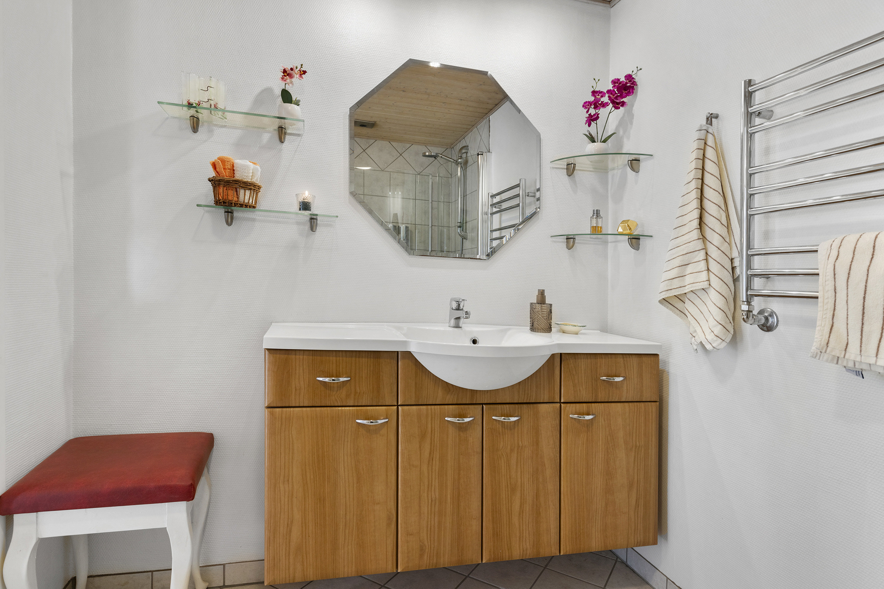 Fremhævet badeværelse billede i fuldskærmstilstand. Billede af Tanderupgårdsvej 132, Bejstrup, 9690 Fjerritslev