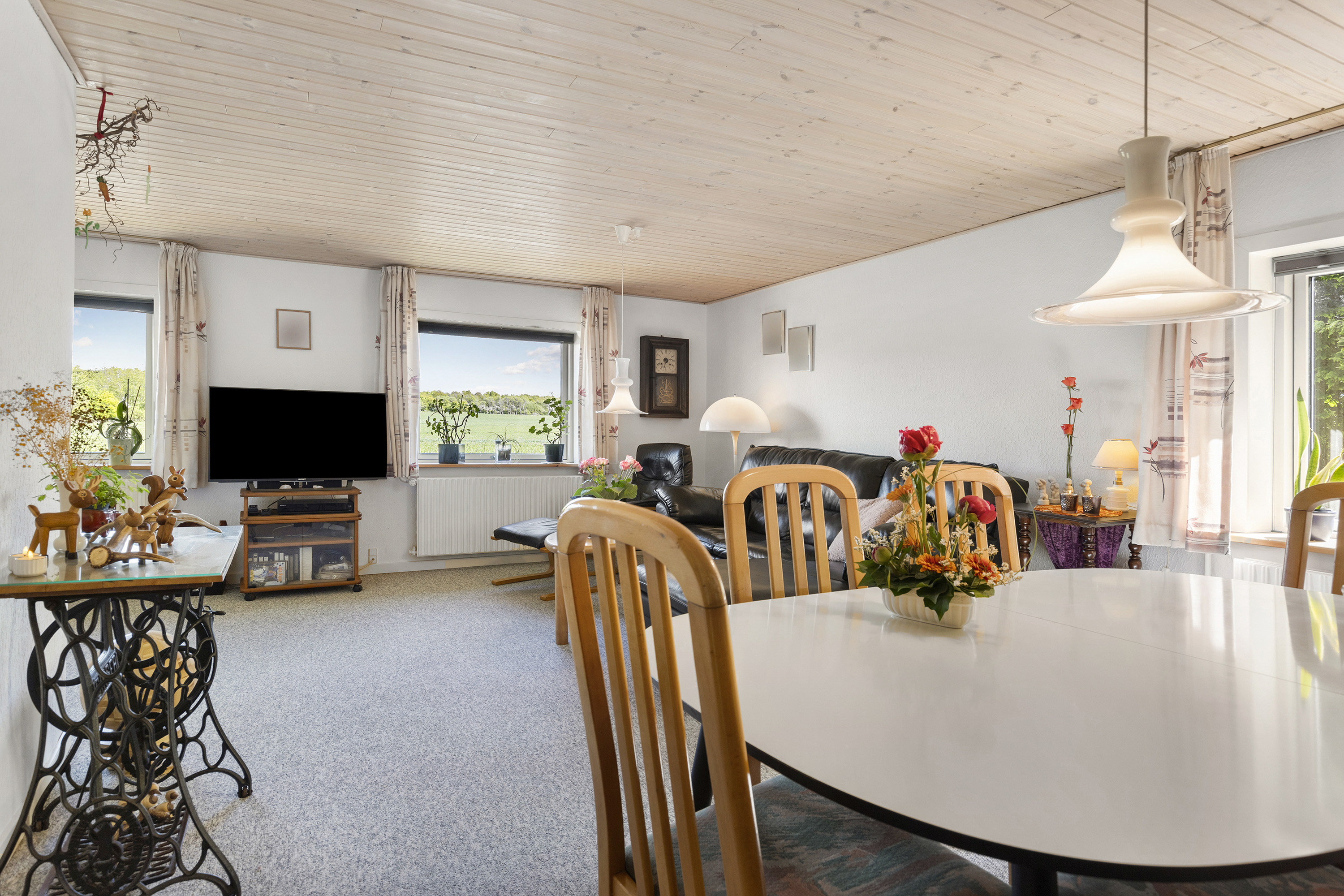 Fremhævet stue billede i fuldskærmstilstand. Billede af Tanderupgårdsvej 132, Bejstrup, 9690 Fjerritslev