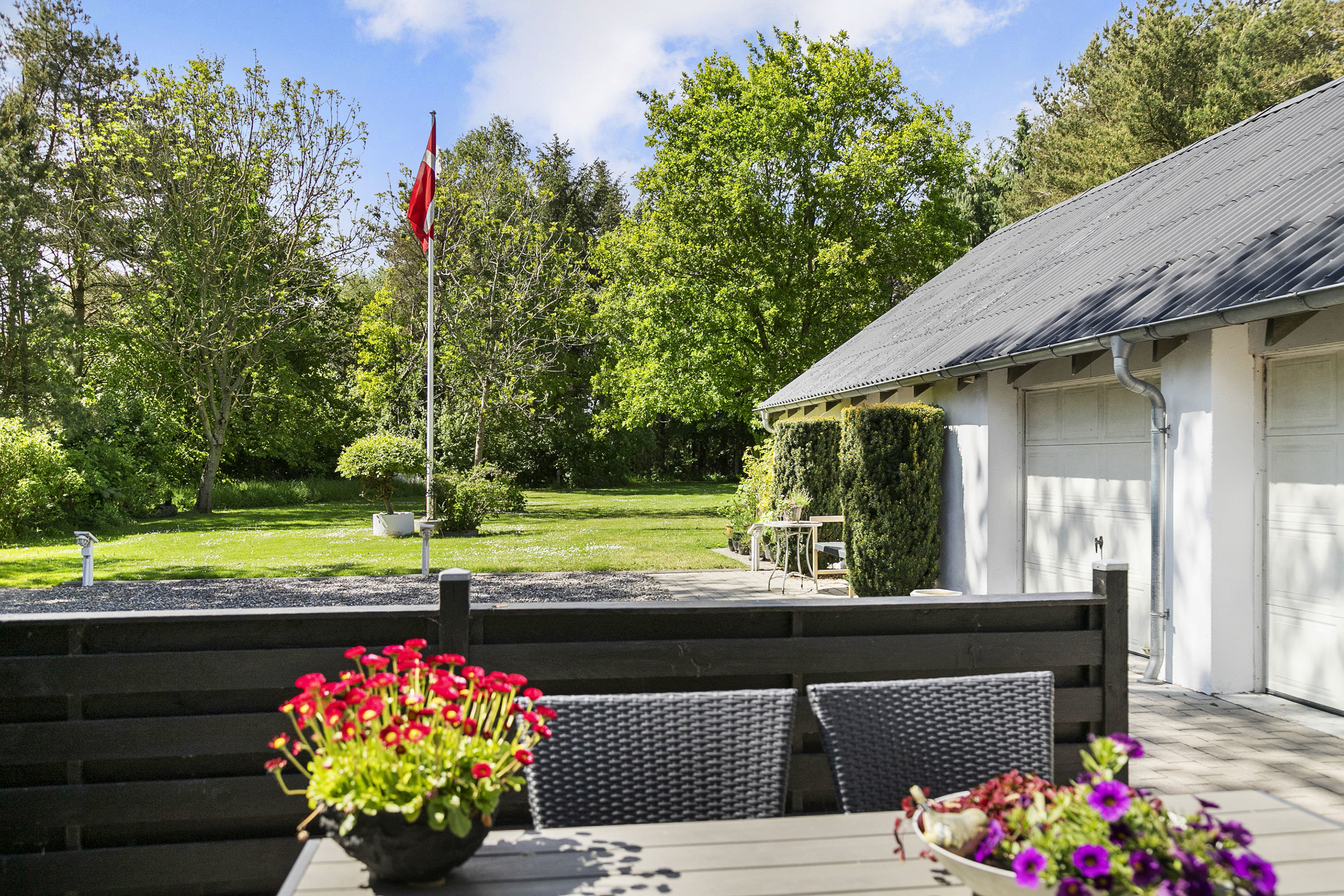 Fremhævet terrasse billede i fuldskærmstilstand. Billede af Tanderupgårdsvej 132, Bejstrup, 9690 Fjerritslev