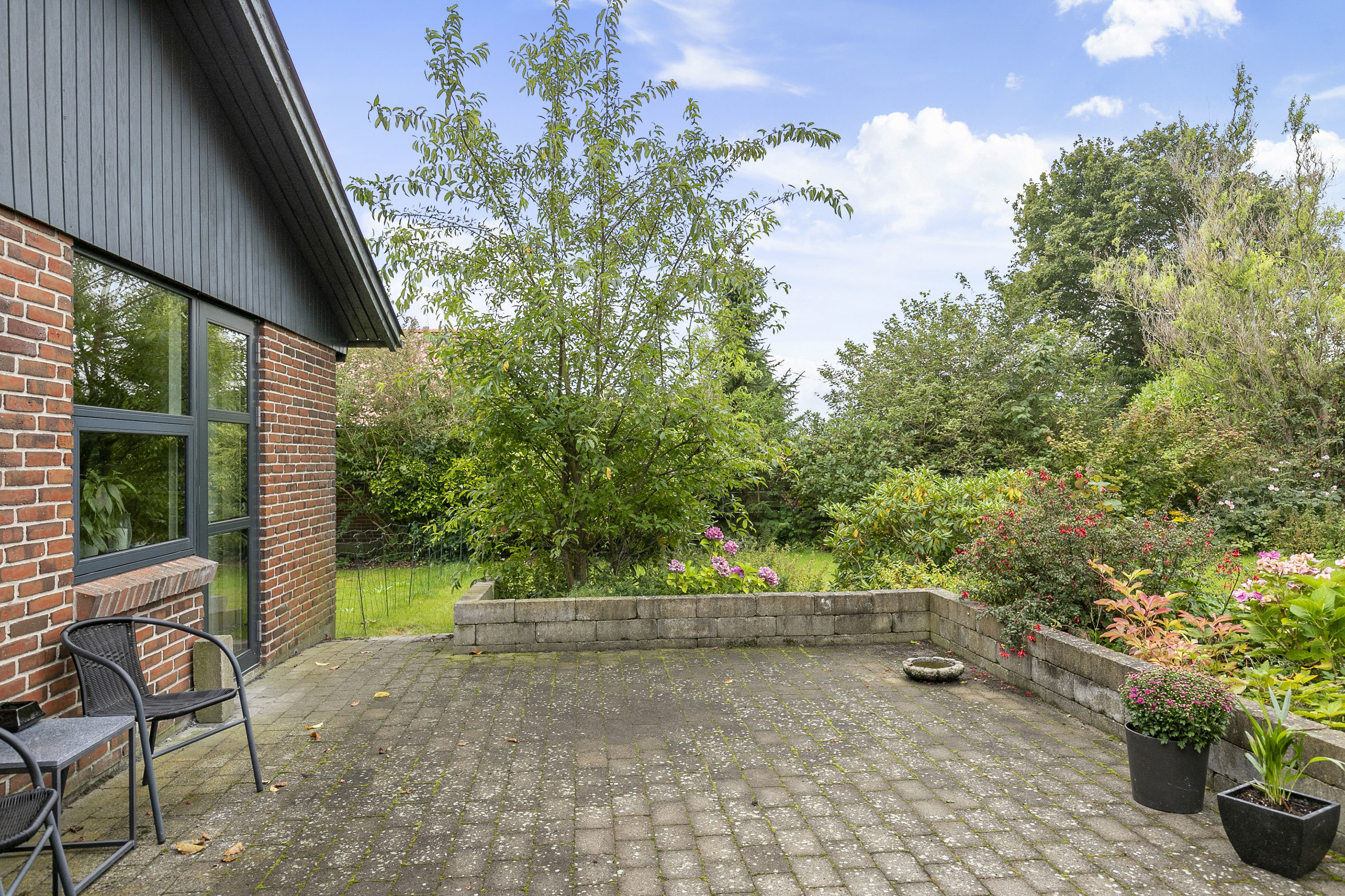 Fremhævet terrasse billede i fuldskærmstilstand. Billede af Valmuemarken 14, 9690 Fjerritslev