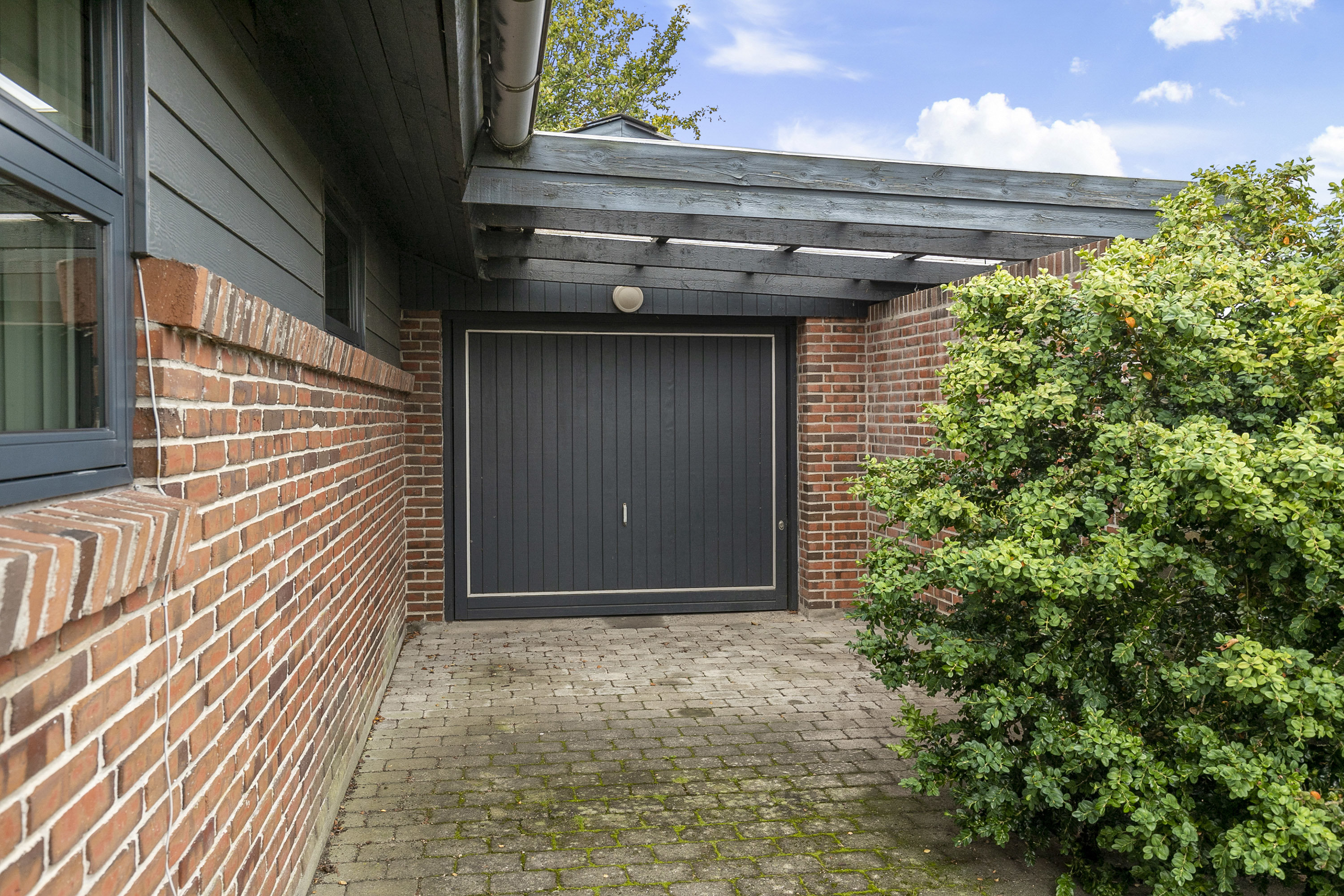 Fremhævet facade billede i fuldskærmstilstand. Billede af Valmuemarken 14, 9690 Fjerritslev