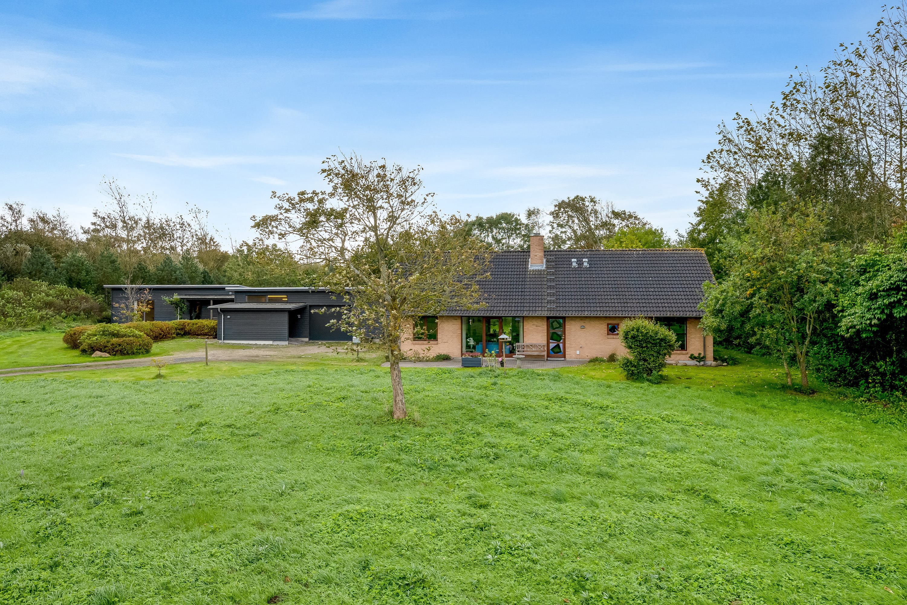 Miniaturebillede 1: facade. Billede af Torstedvej 96, 6980 Tim