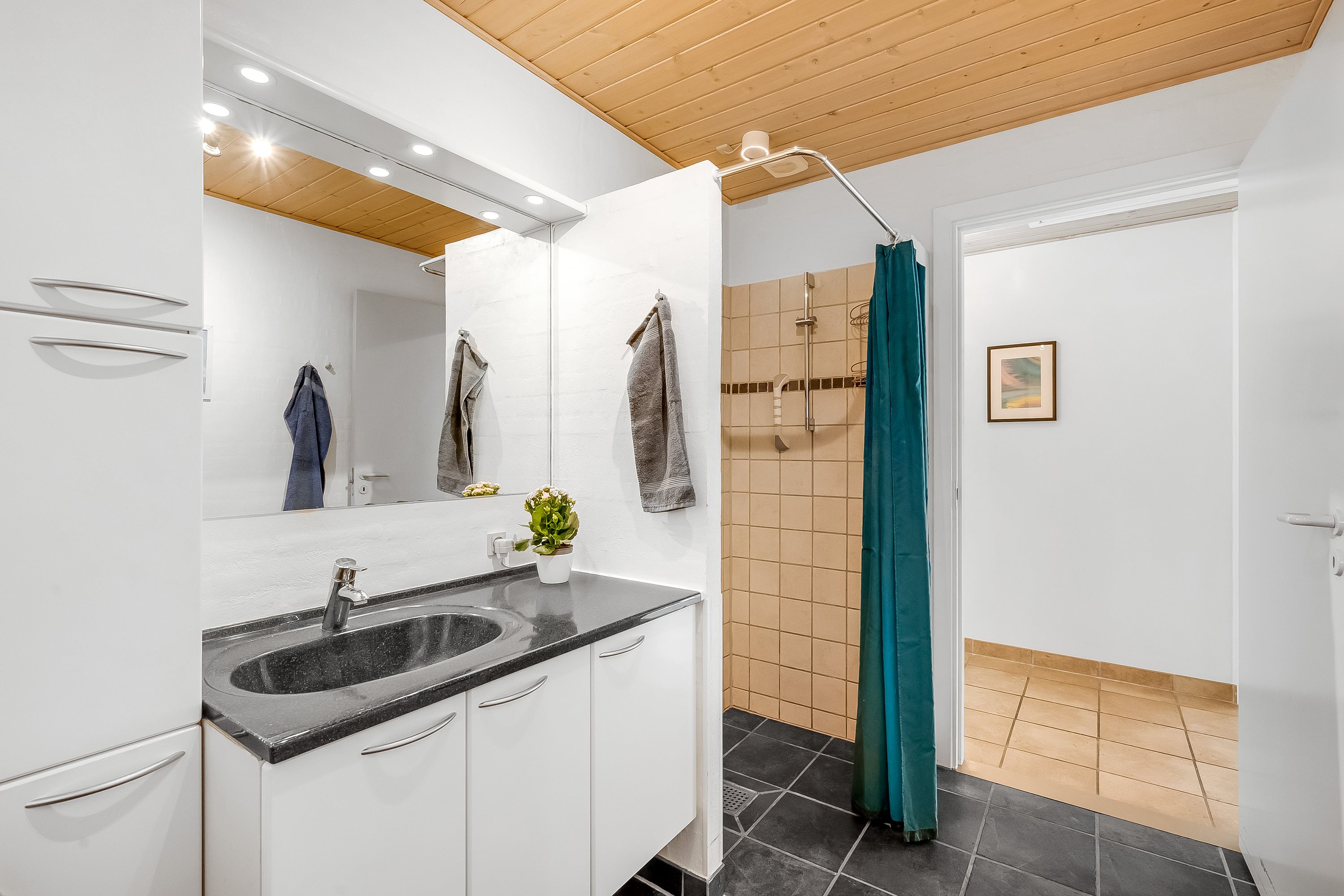 Fremhævet badeværelse billede i fuldskærmstilstand. Billede af Torstedvej 96, 6980 Tim