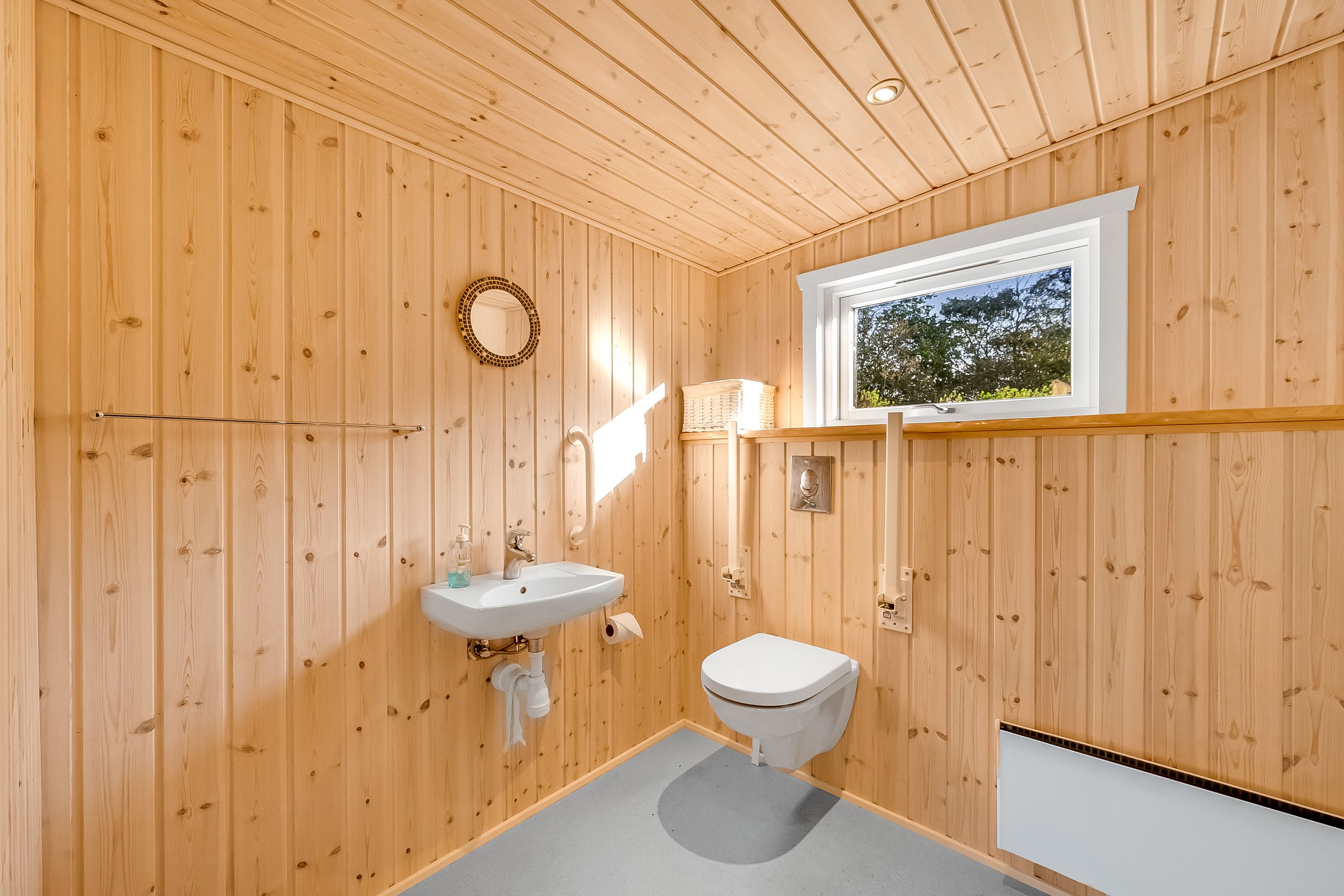 Fremhævet toilet billede i fuldskærmstilstand. Billede af Torstedvej 96, 6980 Tim