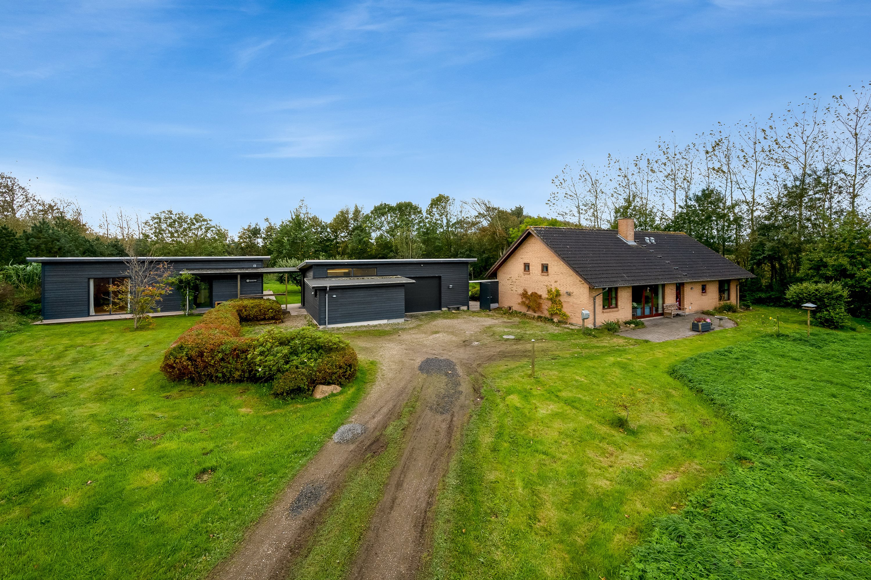 Fremhævet facade billede i fuldskærmstilstand. Billede af Torstedvej 96, 6980 Tim