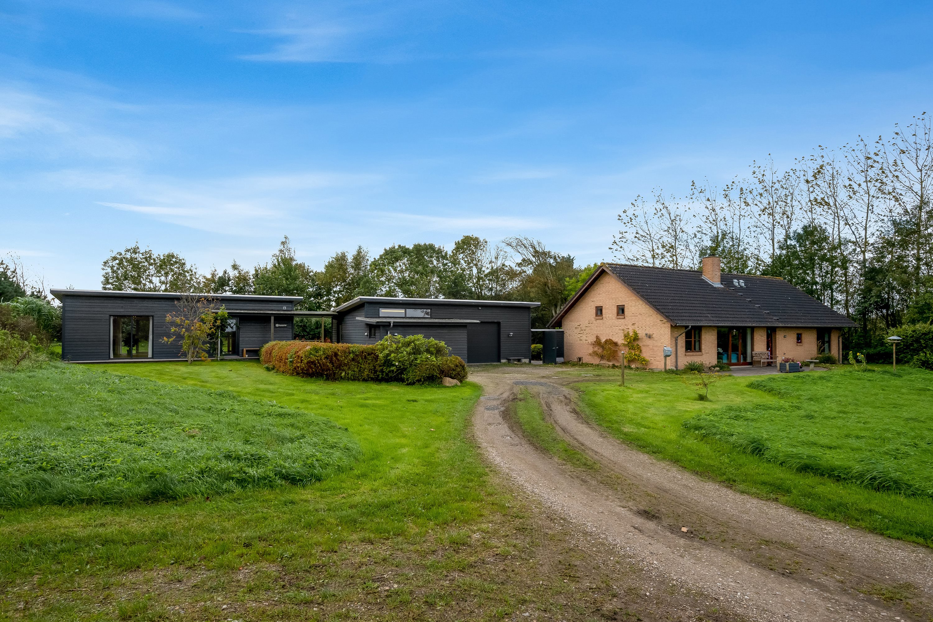 Fremhævet facade billede i fuldskærmstilstand. Billede af Torstedvej 96, 6980 Tim