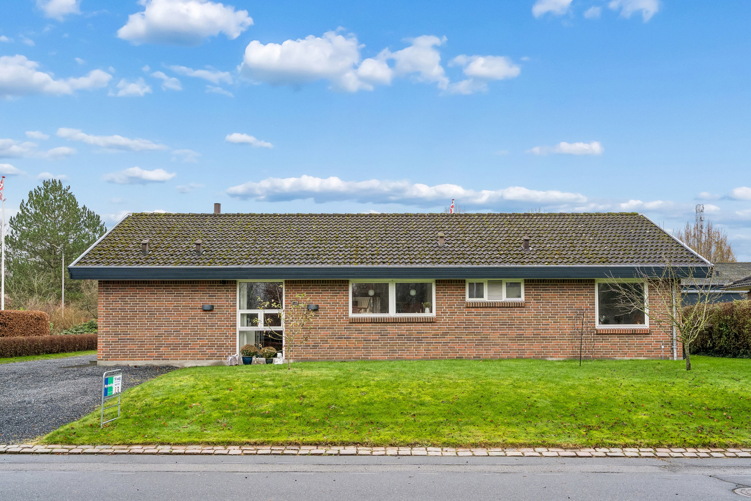 Fremhævet set fra vejen billede i fuldskærmstilstand. Billede af Fasanvej 22, 5540 Ullerslev