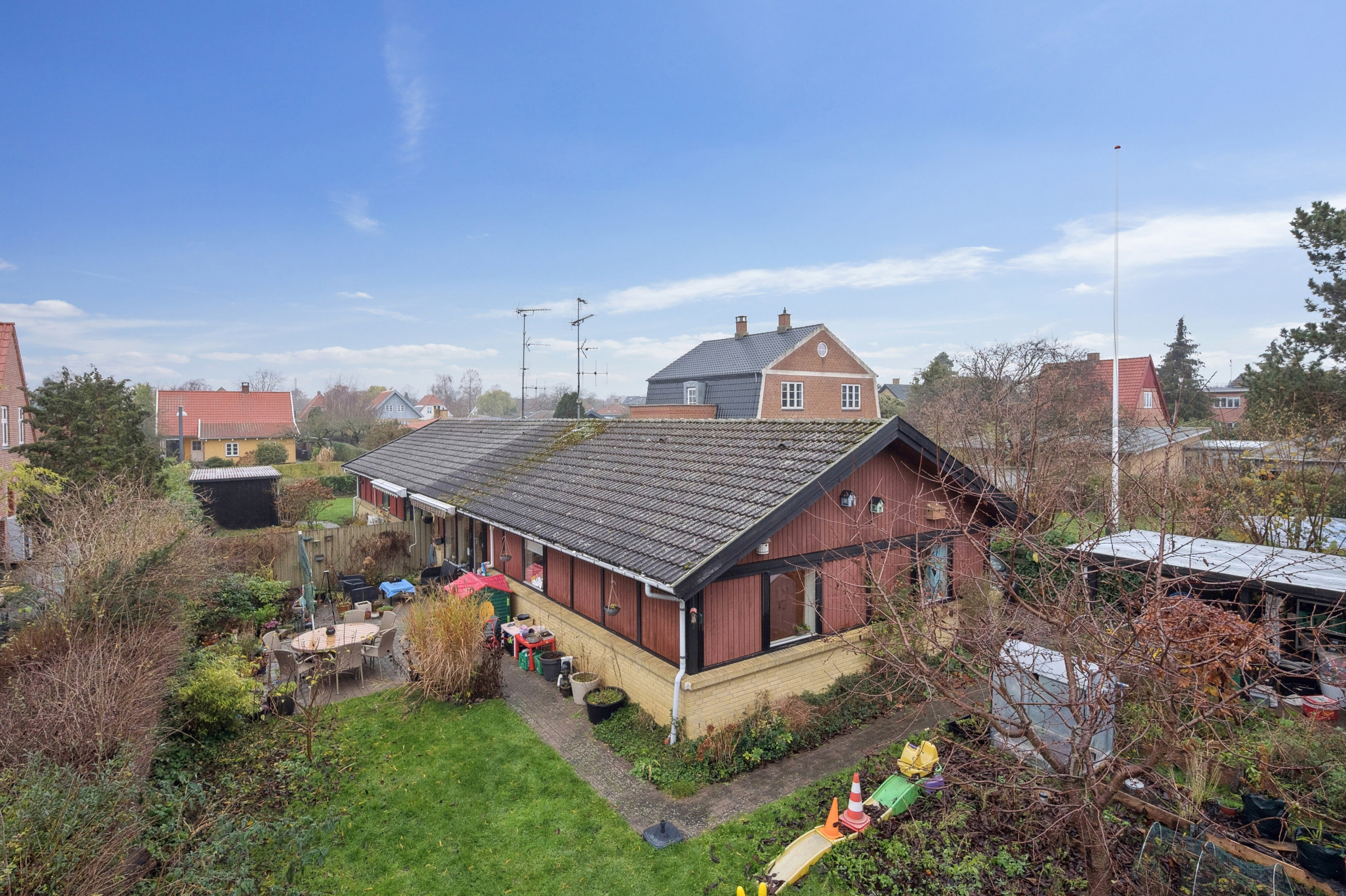 Fremhævet set fra haven billede i fuldskærmstilstand. Billede af Grambyvej 47B, 2610 Rødovre