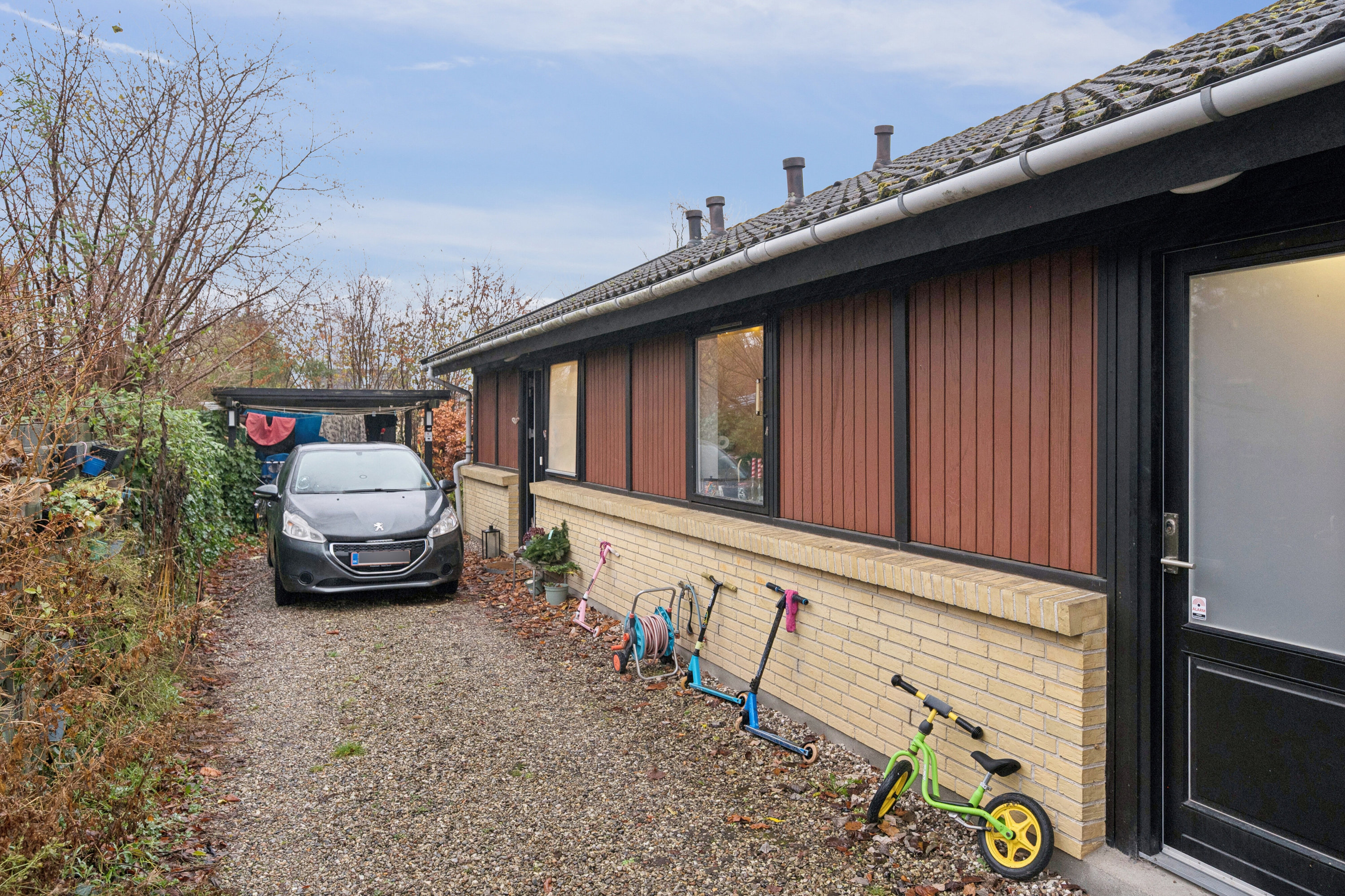 Fremhævet set fra vejen billede i fuldskærmstilstand. Billede af Grambyvej 47B, 2610 Rødovre