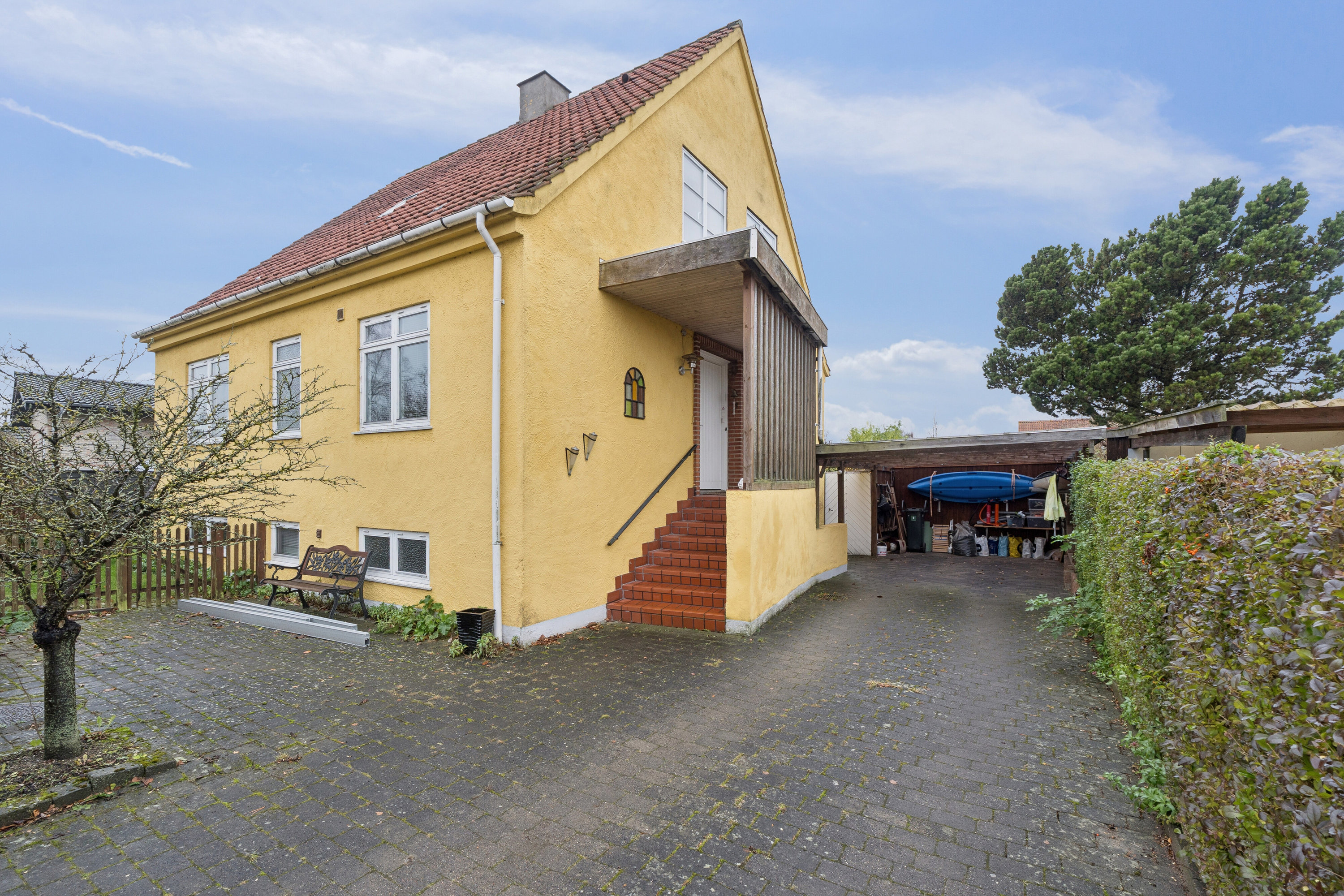 Fremhævet set fra vejen billede i fuldskærmstilstand. Billede af Doktor Willesvej 3, 2650 Hvidovre