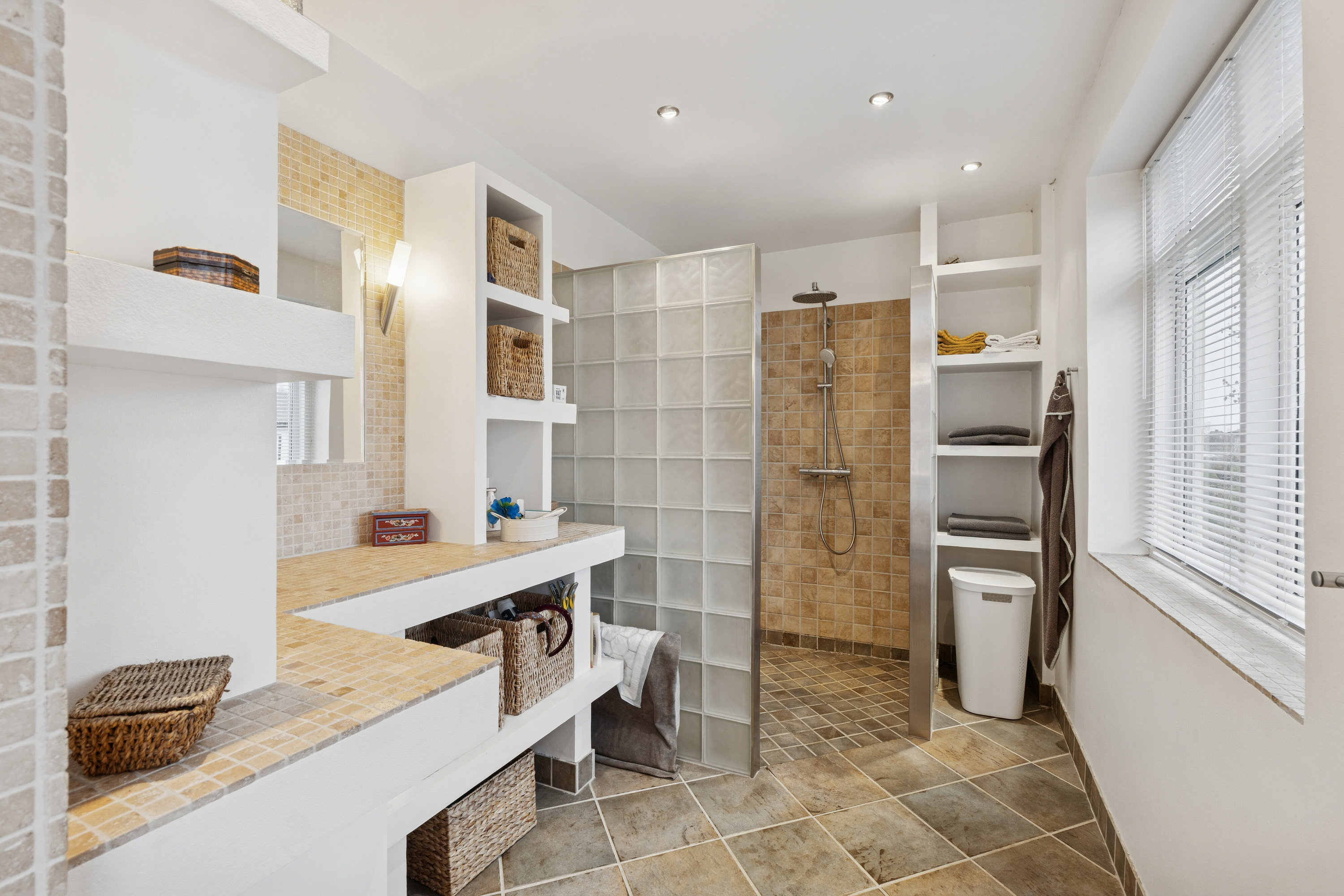 Fremhævet badeværelse billede i fuldskærmstilstand. Billede af Doktor Willesvej 3, 2650 Hvidovre