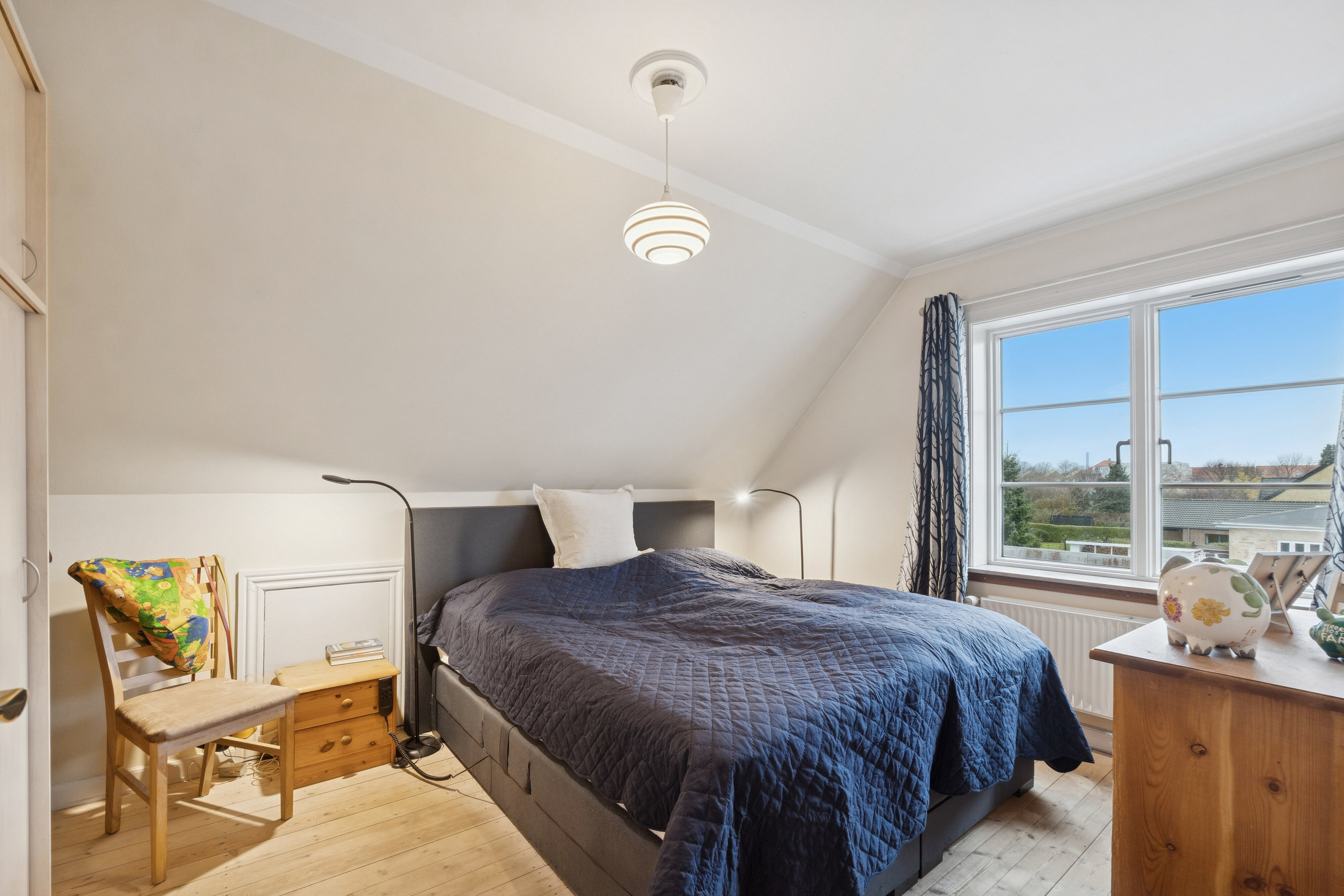 Fremhævet soveværelse billede i fuldskærmstilstand. Billede af Doktor Willesvej 3, 2650 Hvidovre