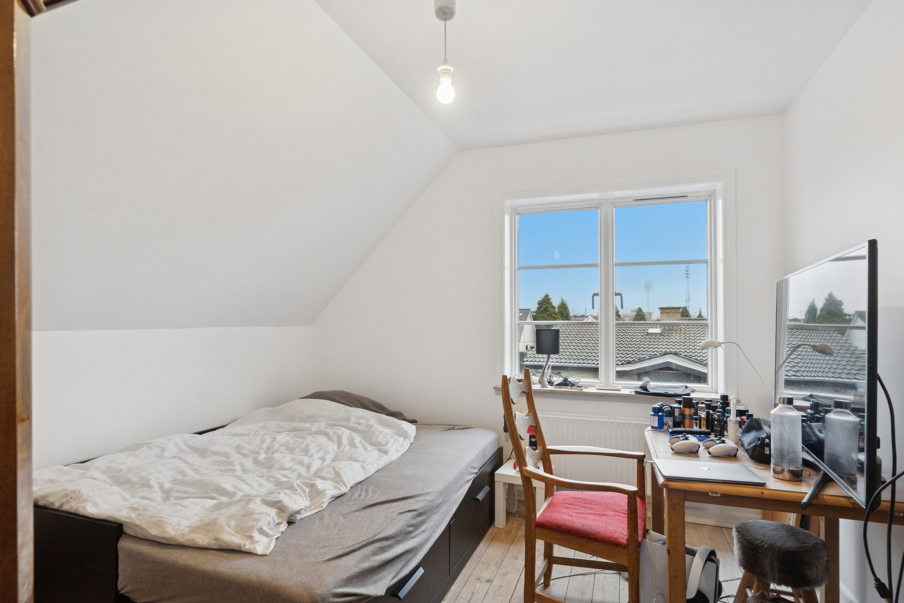 Fremhævet soveværelse billede i fuldskærmstilstand. Billede af Doktor Willesvej 3, 2650 Hvidovre