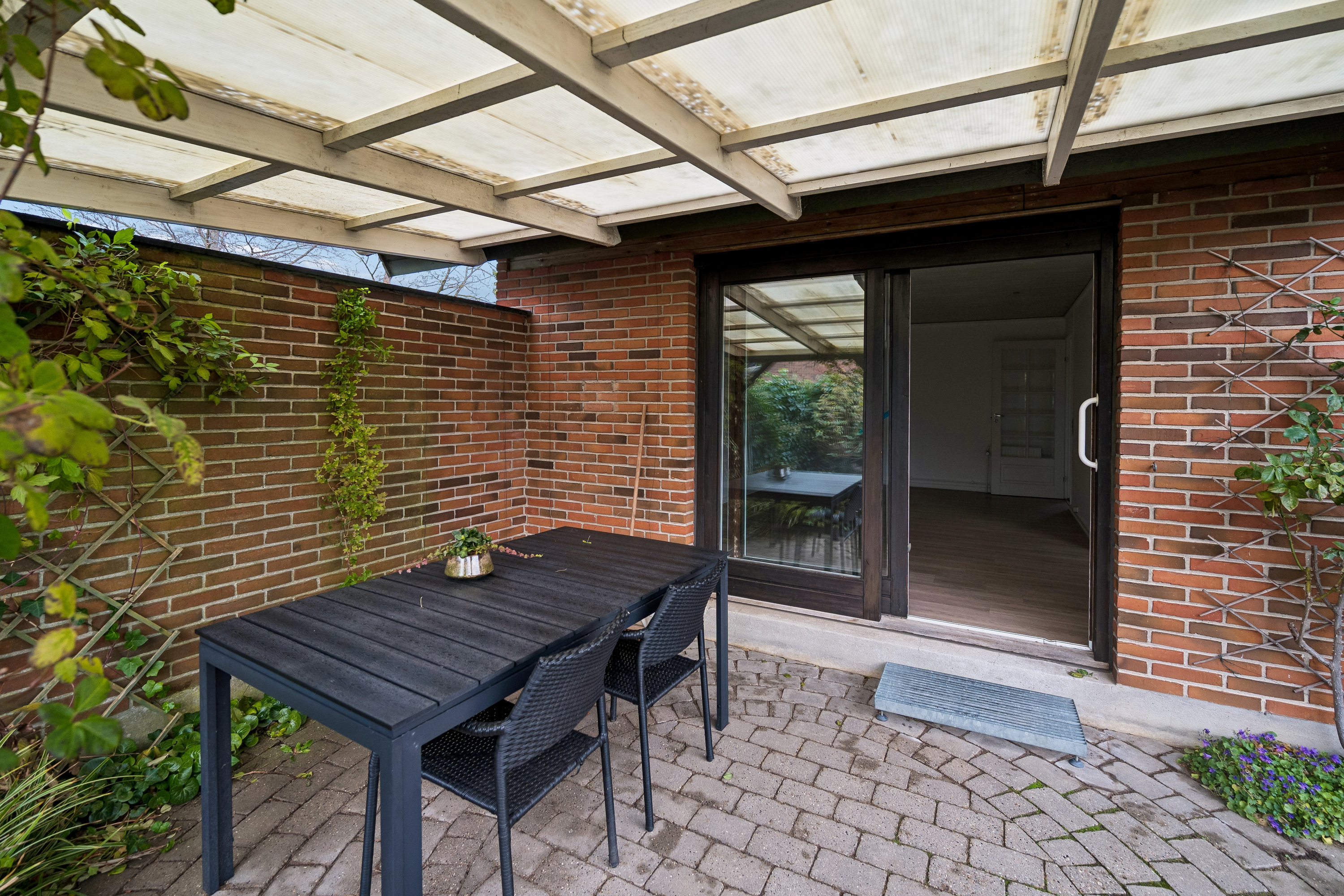 Fremhævet terrasse billede i fuldskærmstilstand. Billede af Egå Strandvej 2H, 8250 Egå