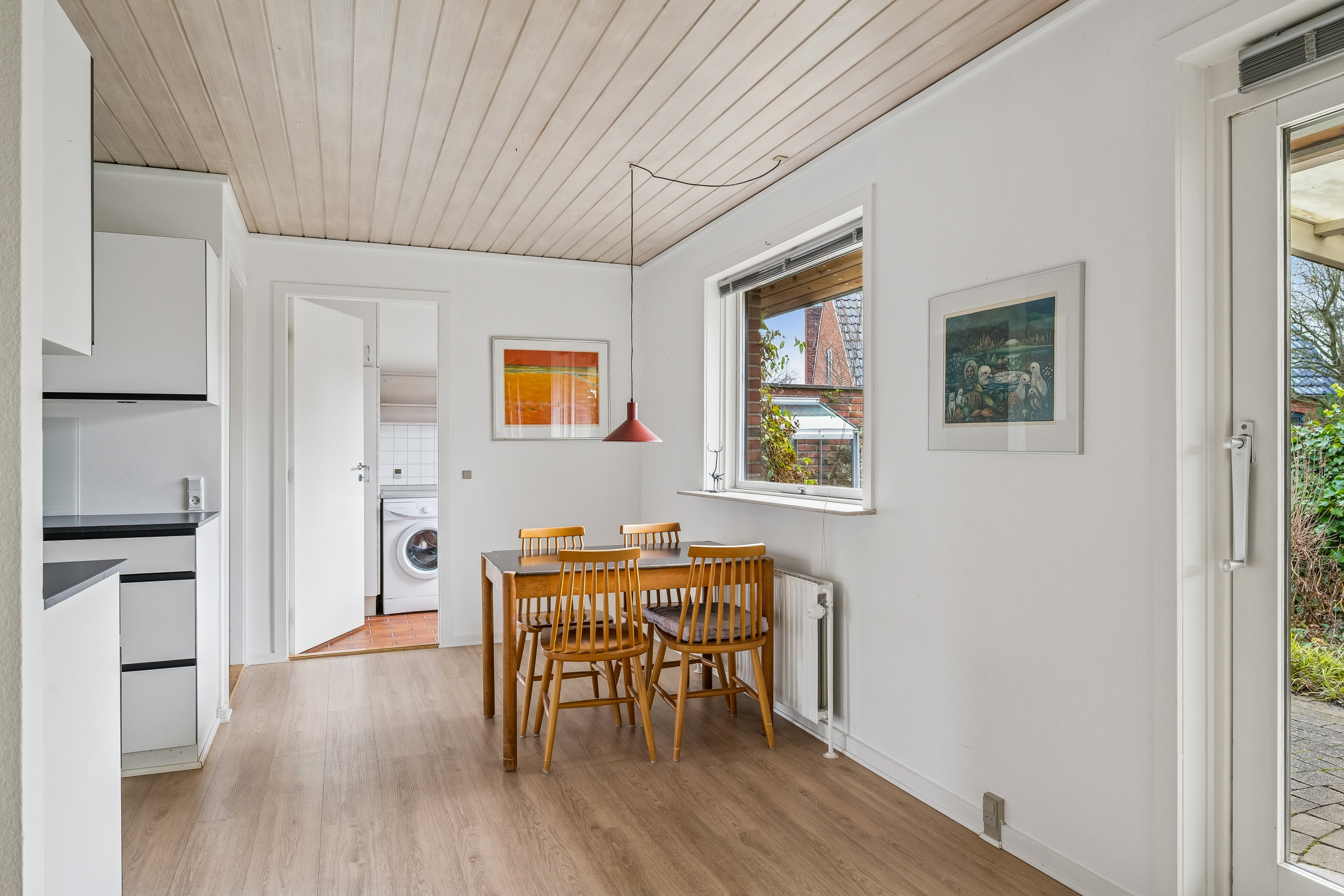 Fremhævet stue billede i fuldskærmstilstand. Billede af Egå Strandvej 2H, 8250 Egå