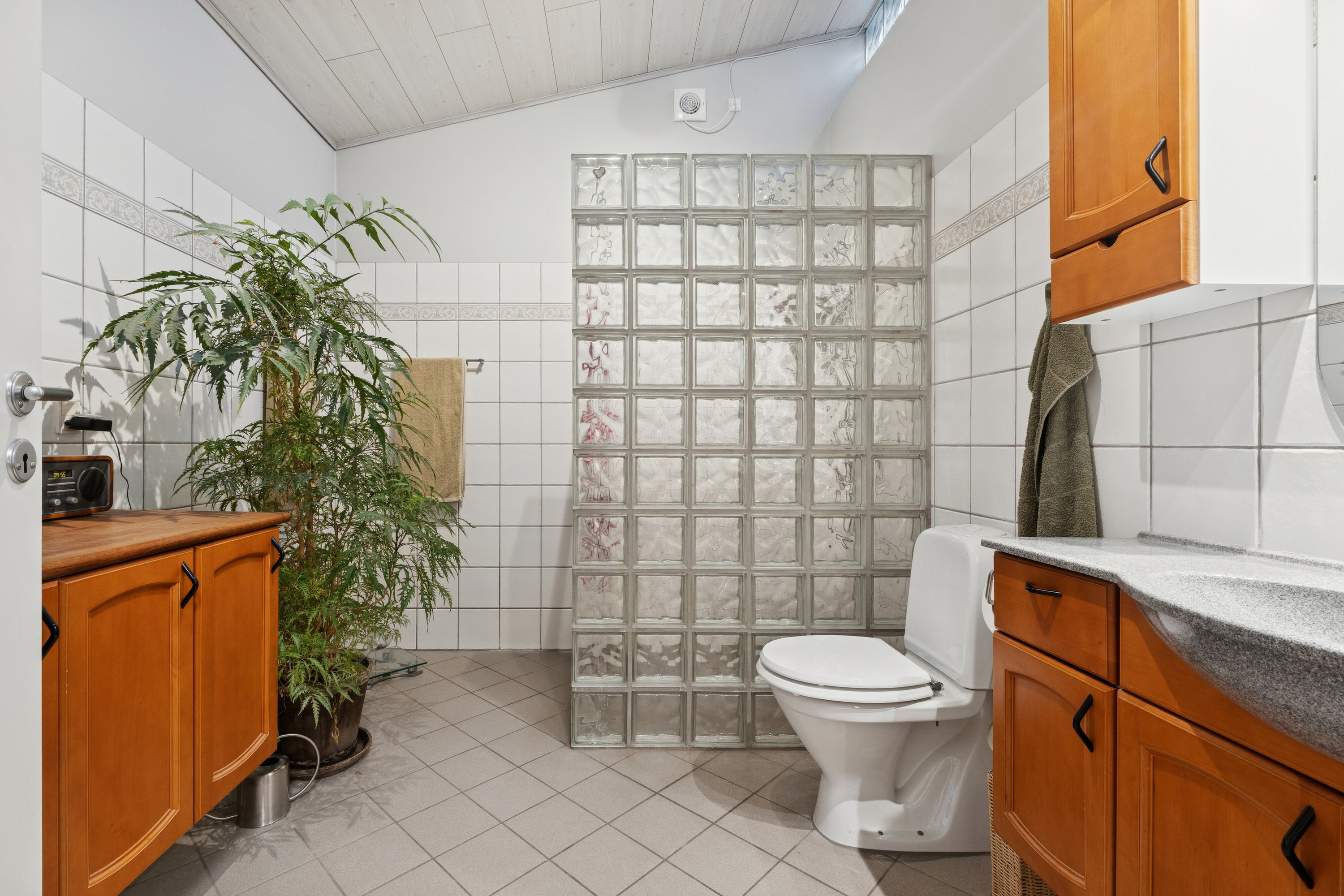 Fremhævet badeværelse billede i fuldskærmstilstand. Billede af Munktoftevej 9, 2610 Rødovre