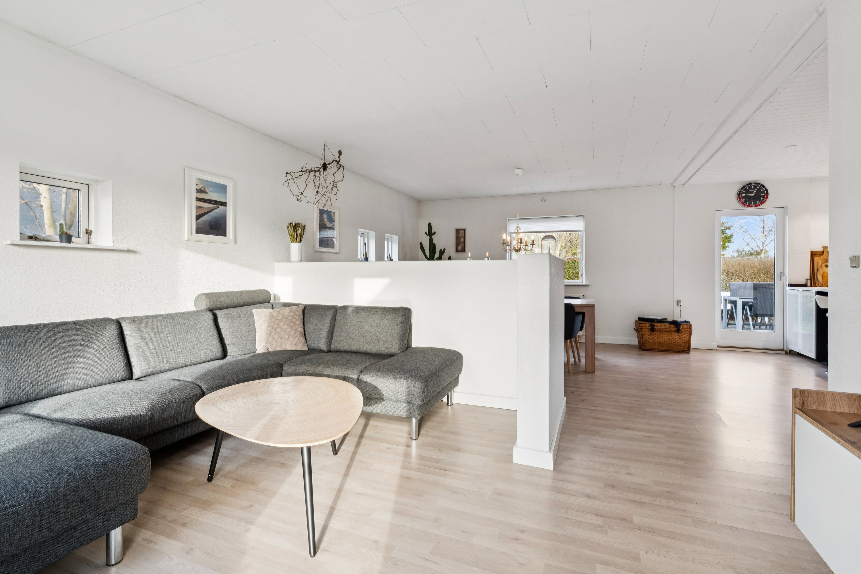 Fremhævet stue billede i fuldskærmstilstand. Billede af Hæsumvej 37, 9530 Støvring