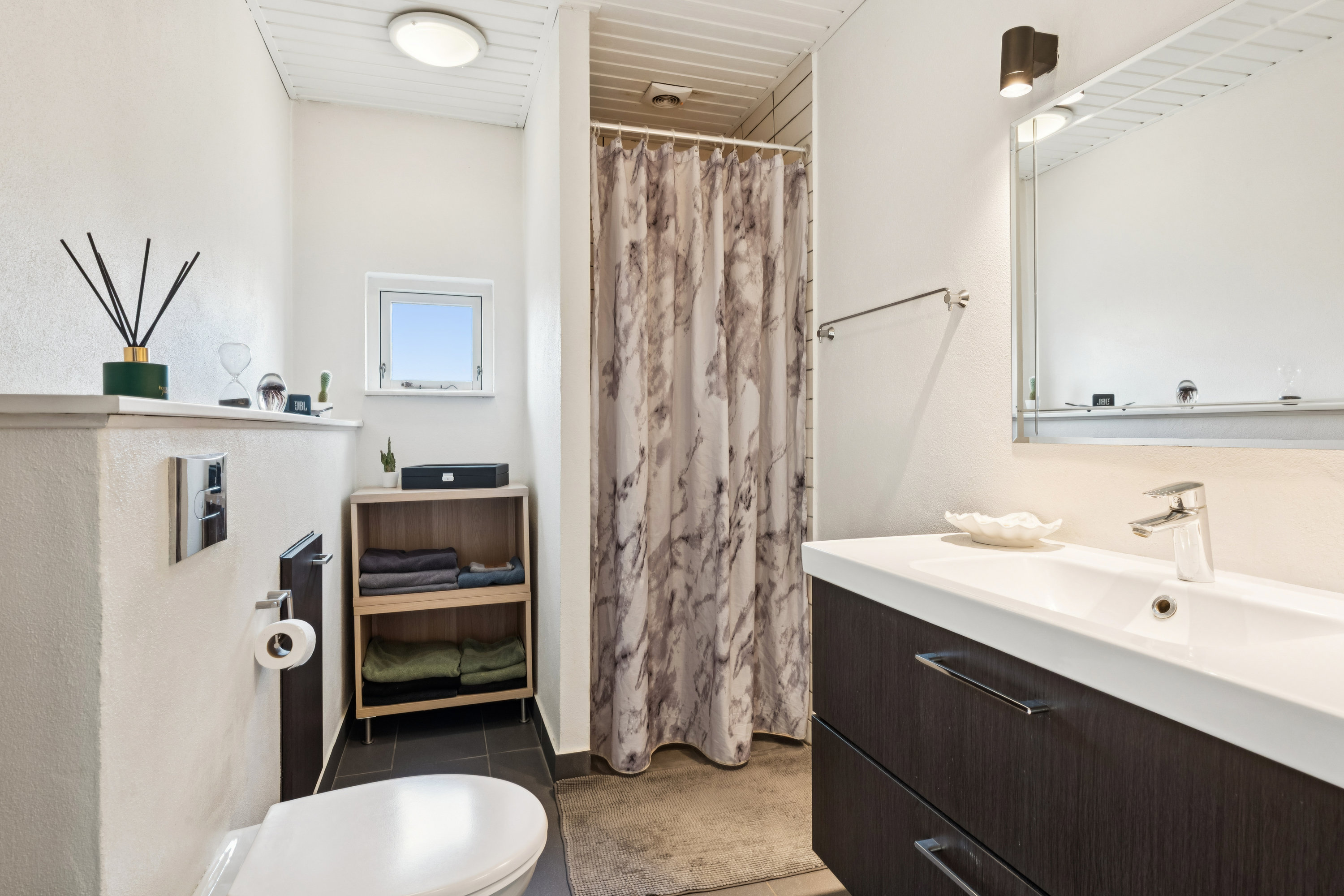 Fremhævet badeværelse billede i fuldskærmstilstand. Billede af Hæsumvej 37, 9530 Støvring