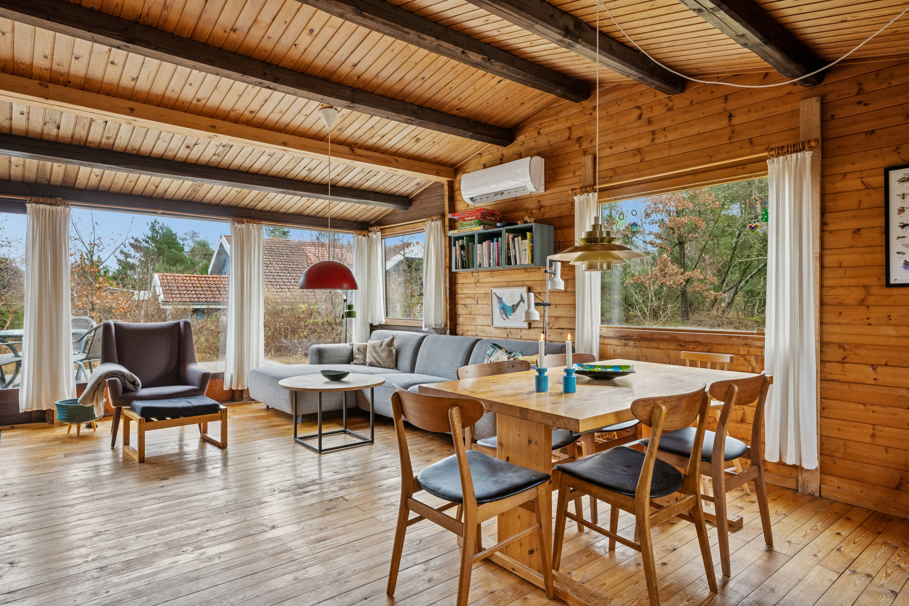 Fremhævet stue billede i fuldskærmstilstand. Billede af Aresvej 4, Boeslum Strand, 8400 Ebeltoft