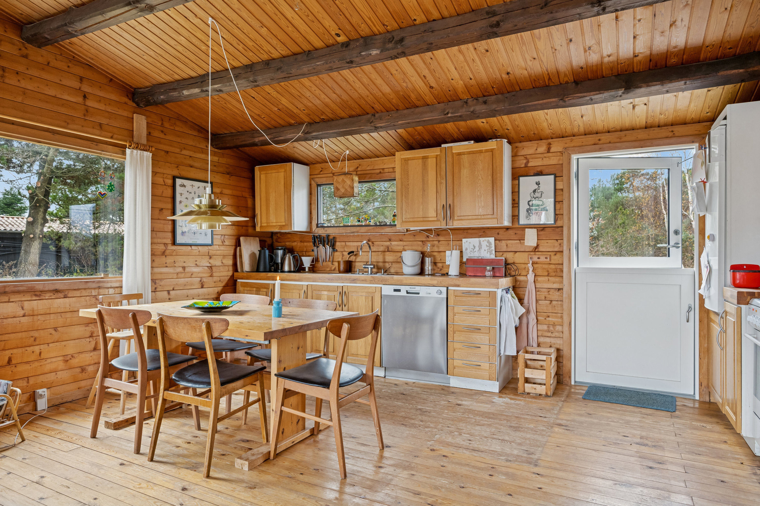 Fremhævet stue billede i fuldskærmstilstand. Billede af Aresvej 4, Boeslum Strand, 8400 Ebeltoft