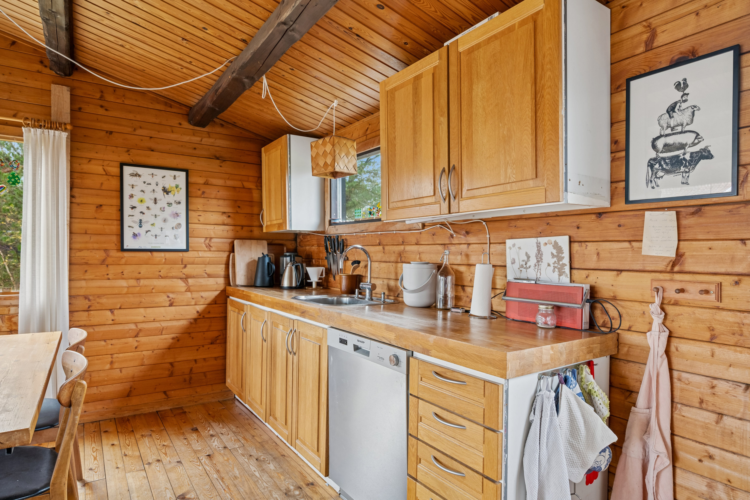 Fremhævet køkken billede i fuldskærmstilstand. Billede af Aresvej 4, Boeslum Strand, 8400 Ebeltoft