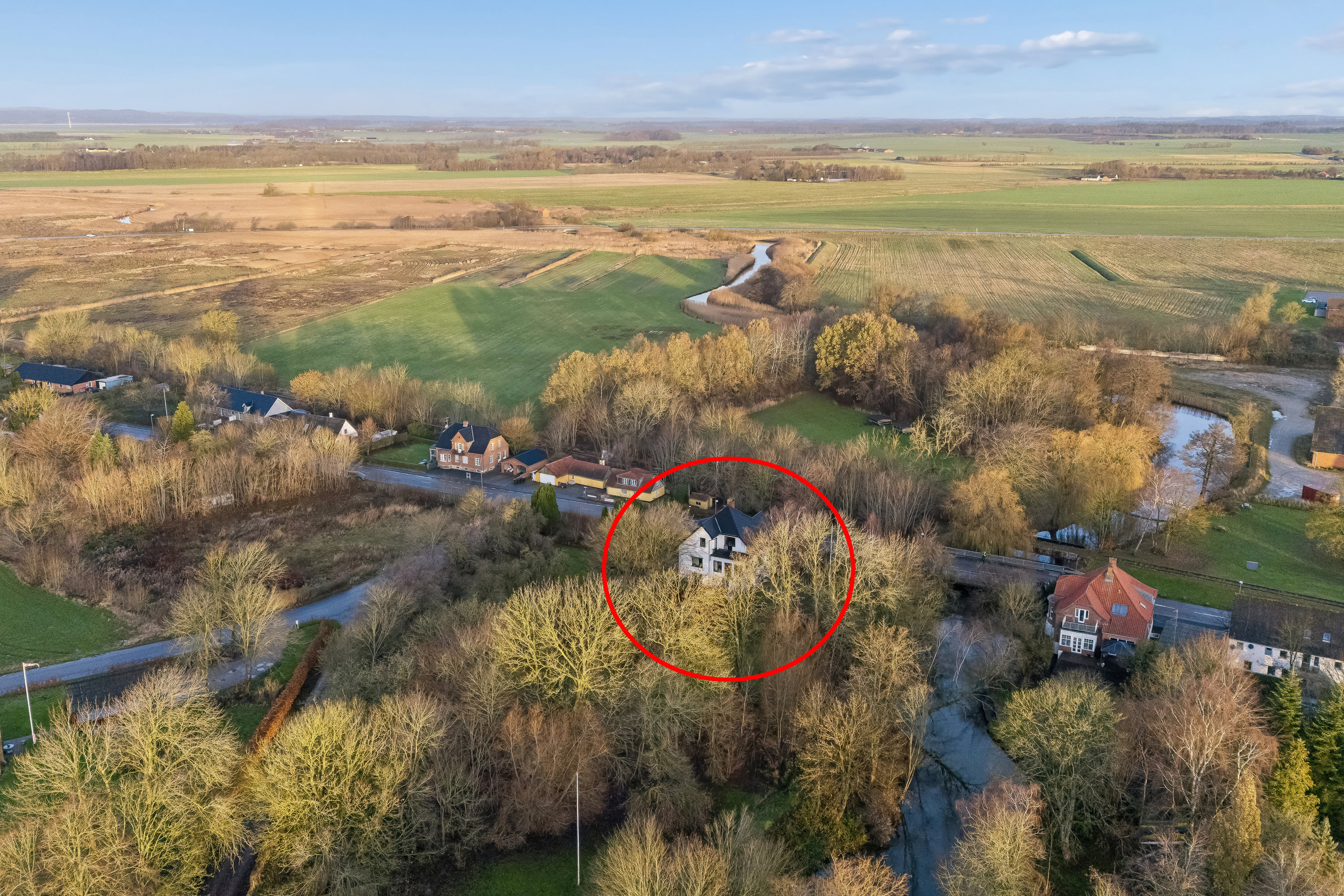 Fremhævet luftfoto billede i fuldskærmstilstand. Billede af Rougsøvej 30, Spidsborg, 8961 Allingåbro