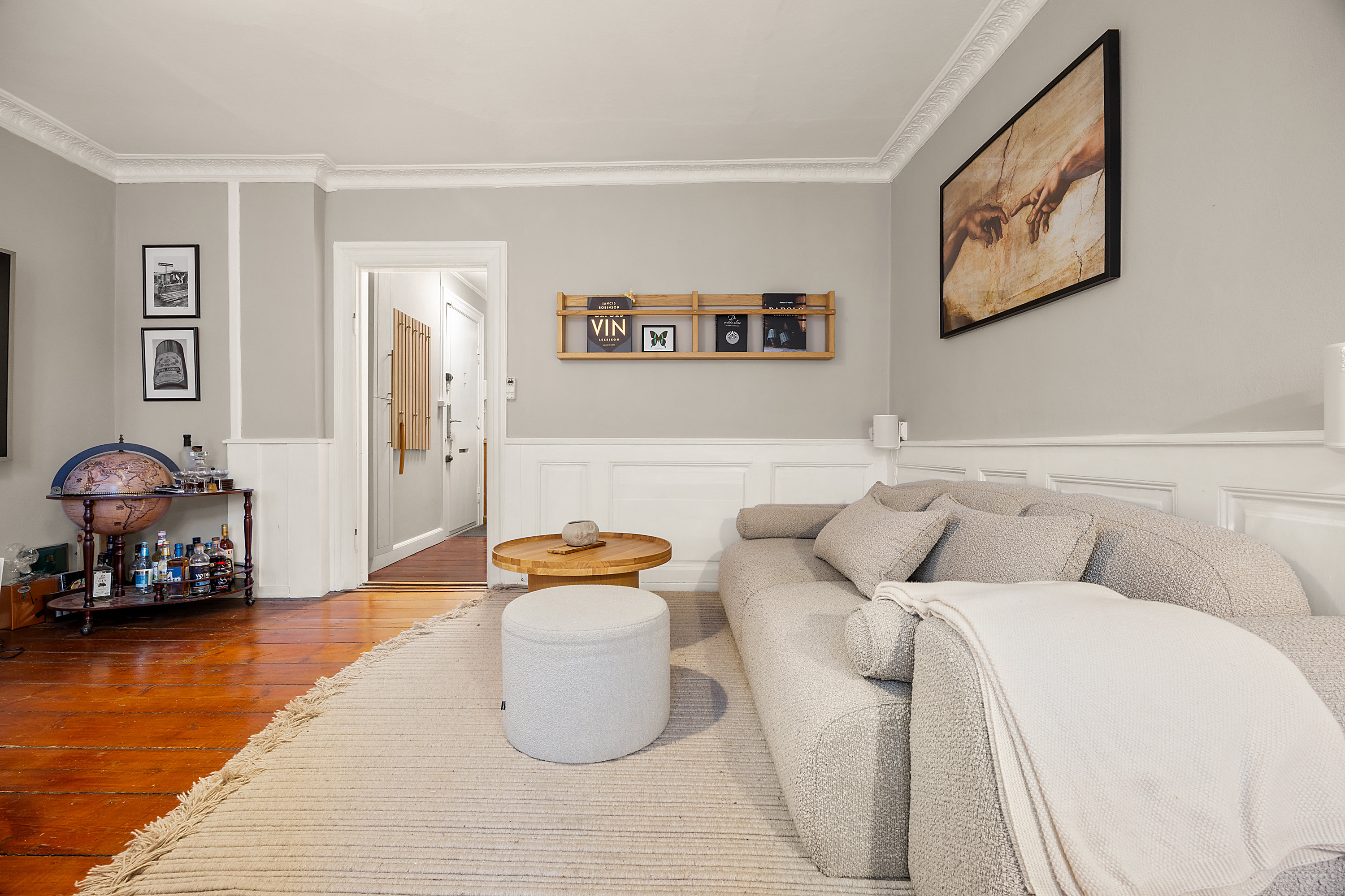 Fremhævet stue billede i fuldskærmstilstand. Billede af Gammel Mønt 19, 1., 1117 København K