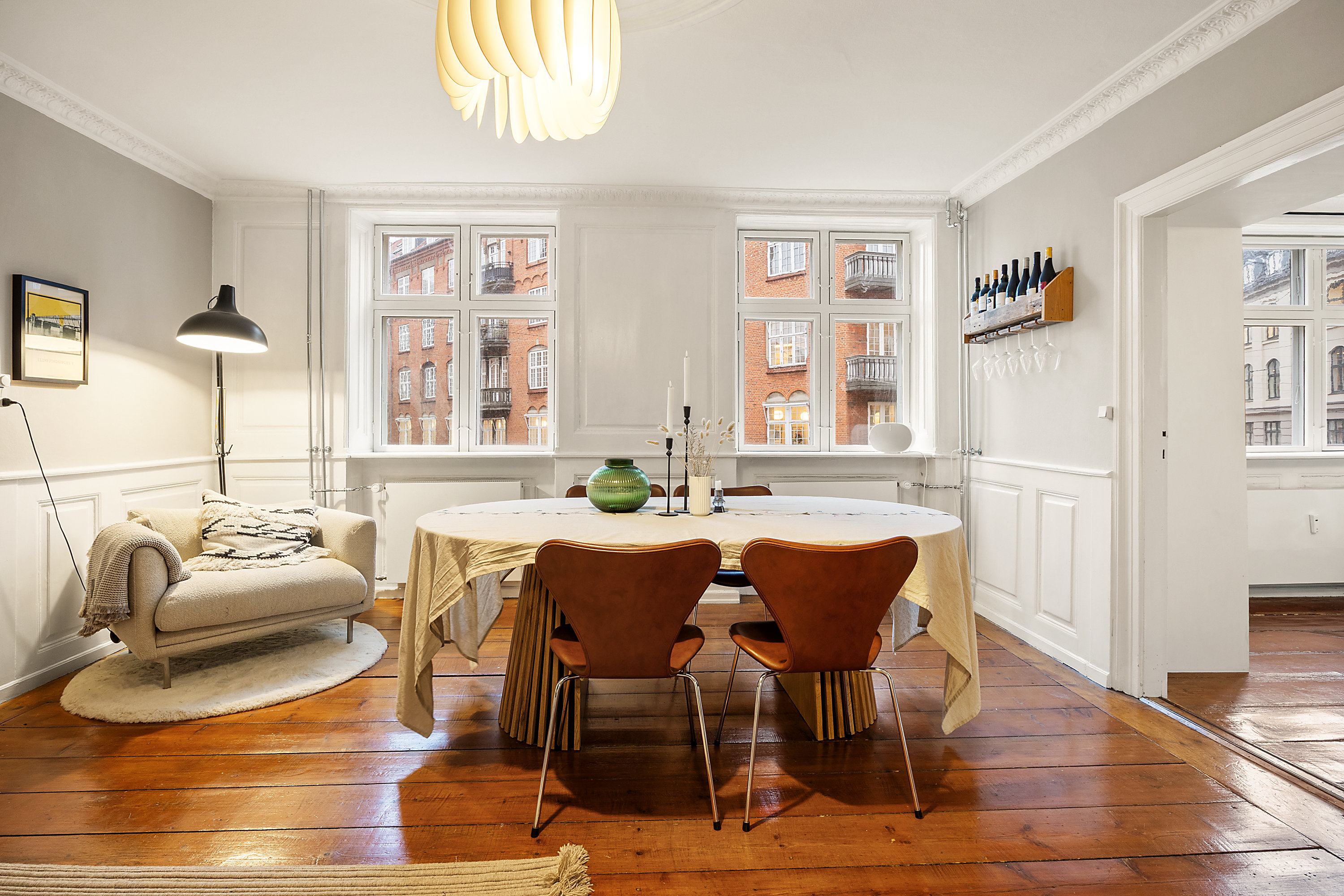 Fremhævet stue billede i fuldskærmstilstand. Billede af Gammel Mønt 19, 1., 1117 København K