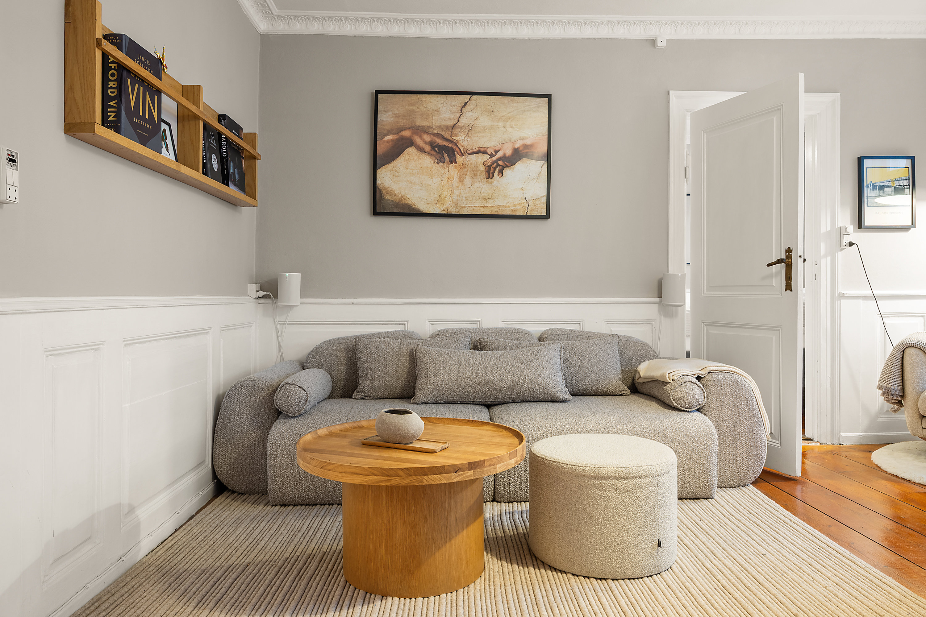 Fremhævet stue billede i fuldskærmstilstand. Billede af Gammel Mønt 19, 1., 1117 København K