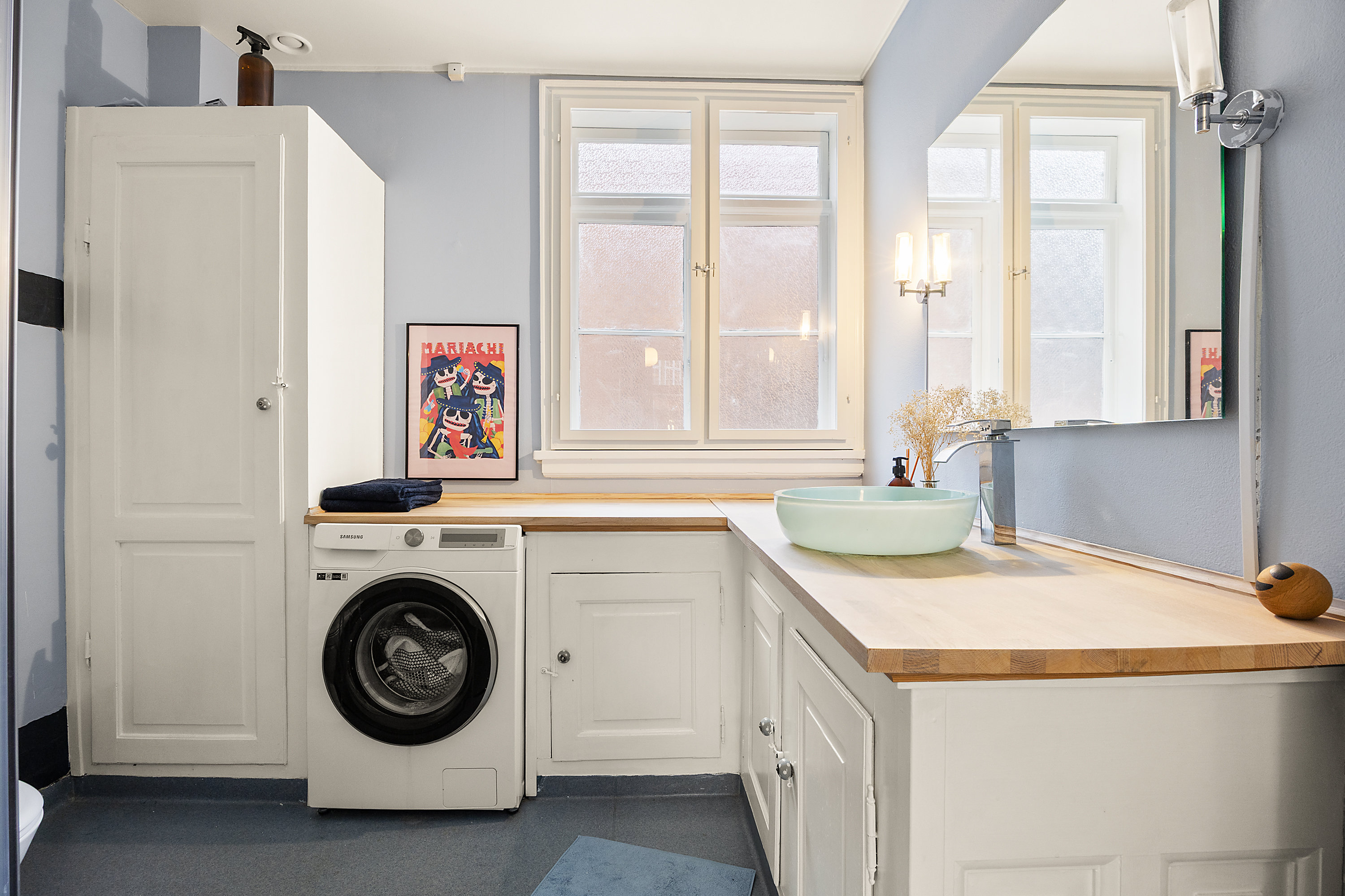 Fremhævet badeværelse billede i fuldskærmstilstand. Billede af Gammel Mønt 19, 1., 1117 København K