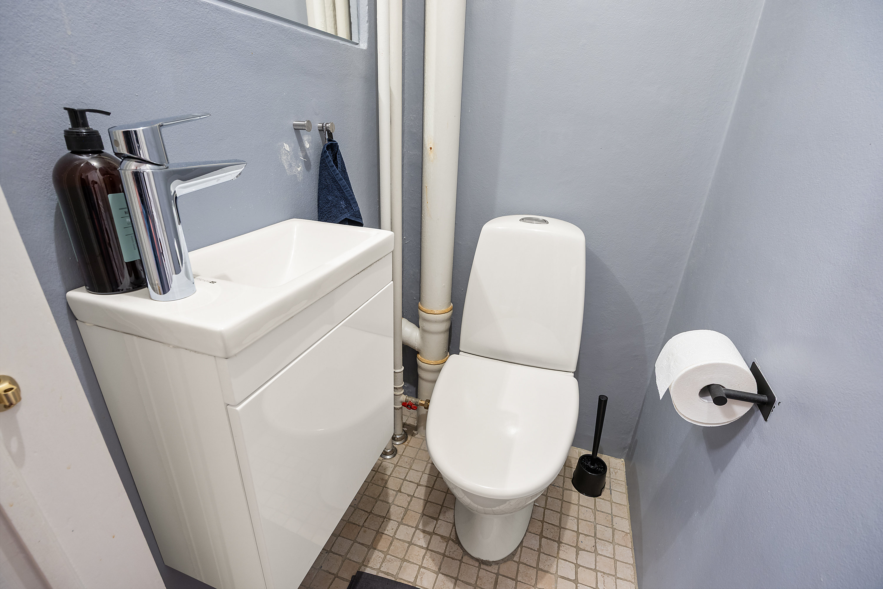 Fremhævet toilet billede i fuldskærmstilstand. Billede af Gammel Mønt 19, 1., 1117 København K