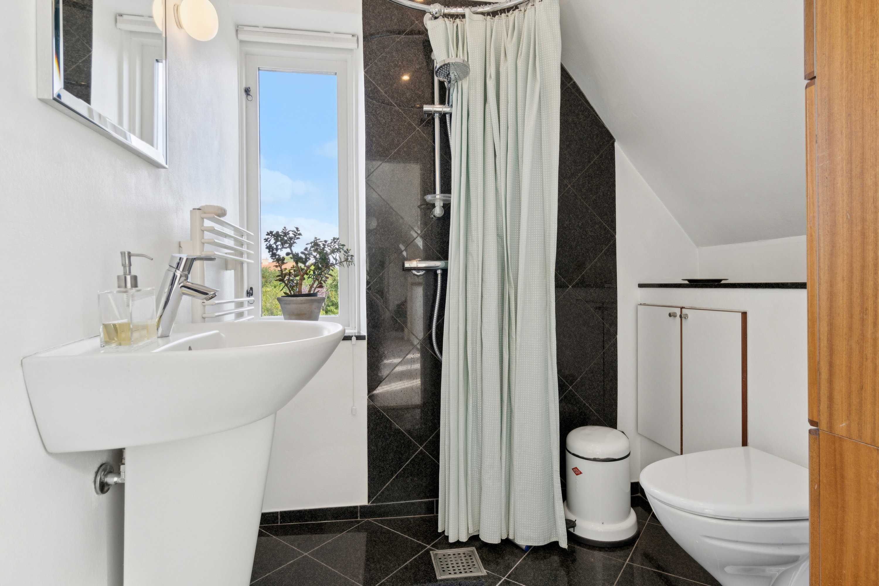 Fremhævet  billede i fuldskærmstilstand. Billede af Lyngby Rosenvænge 26, 2800 Kongens Lyngby