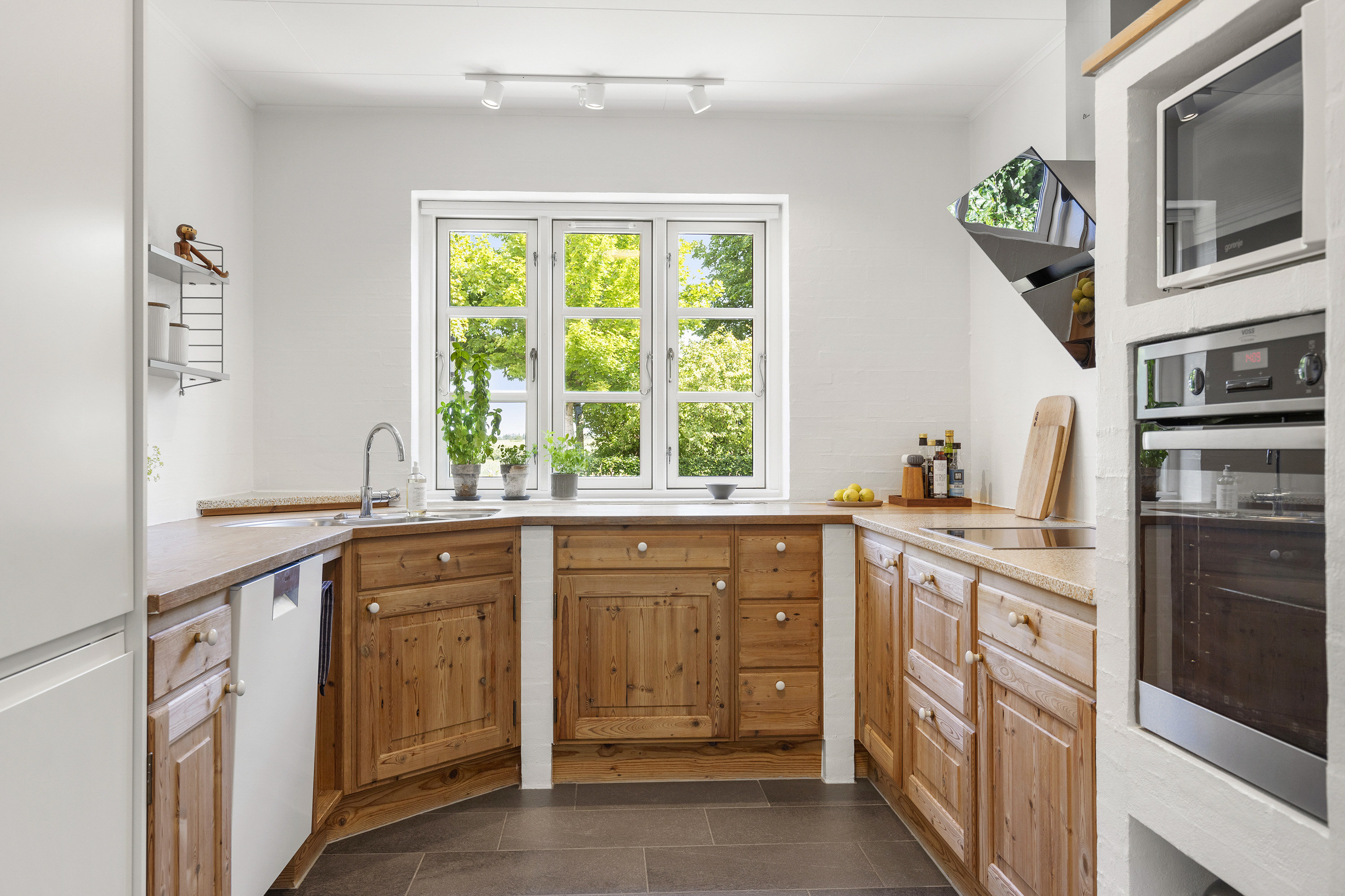 Fremhævet køkken billede i fuldskærmstilstand. Billede af Vangvejen 8, Trekroner, 9690 Fjerritslev