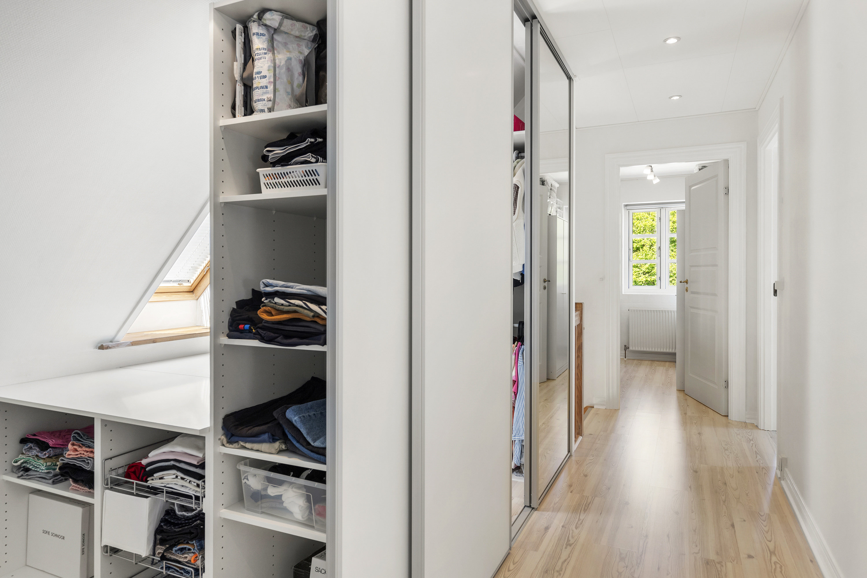 Fremhævet walk-in closet  billede i fuldskærmstilstand. Billede af Vangvejen 8, Trekroner, 9690 Fjerritslev