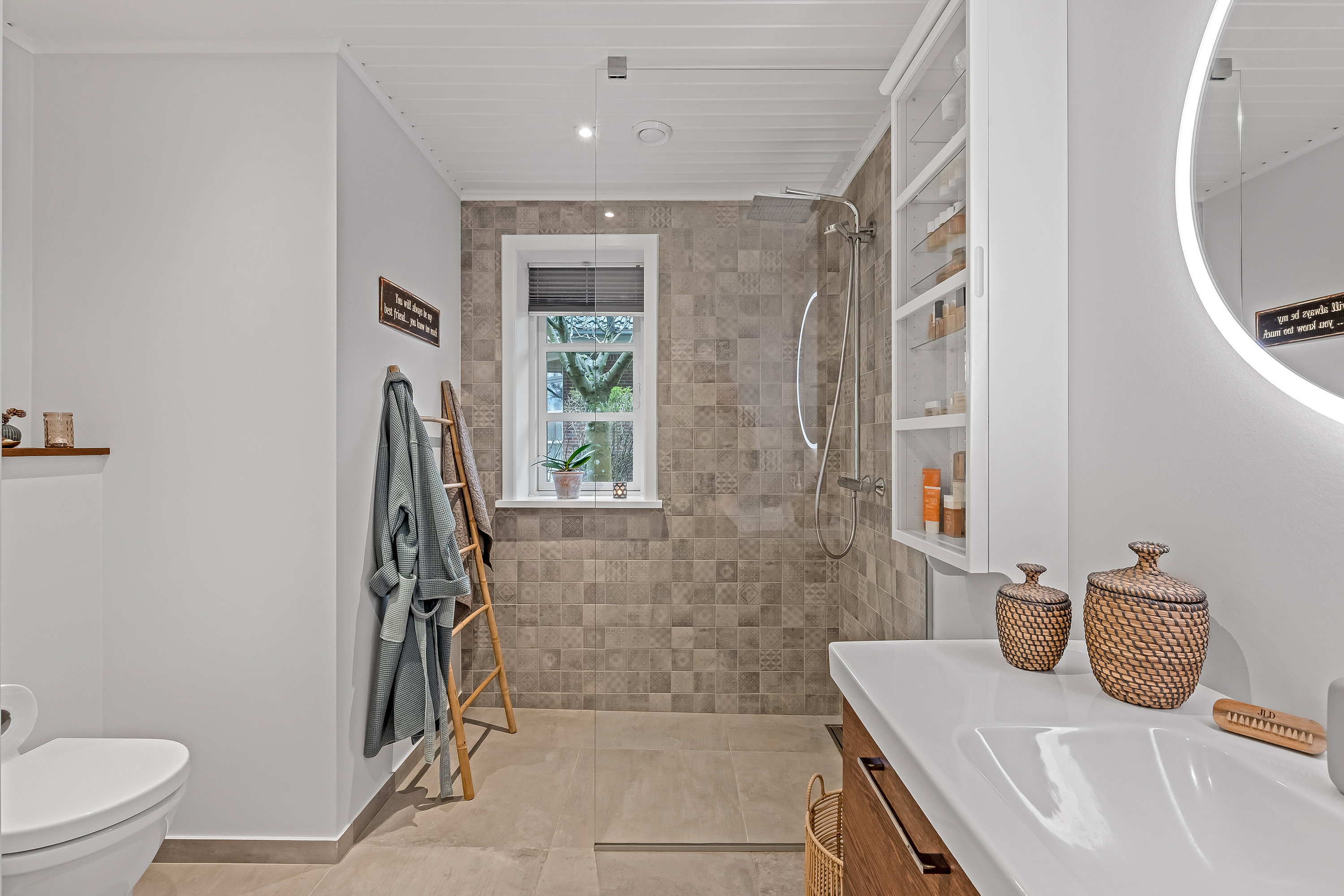 Fremhævet badeværelse billede i fuldskærmstilstand. Billede af Benediktevej 11B, 6270 Tønder