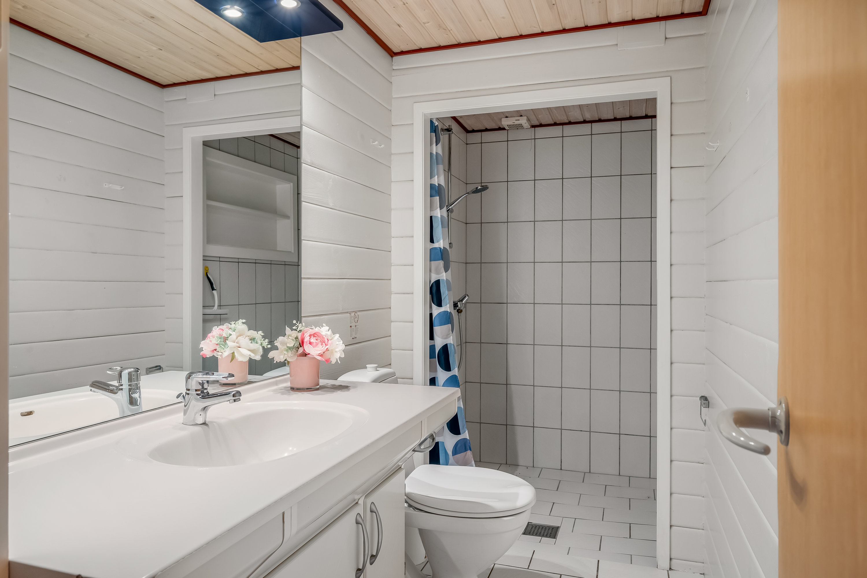 Fremhævet badeværelse billede i fuldskærmstilstand. Billede af Ringvejen 77, Bolilmark, 6792 Rømø