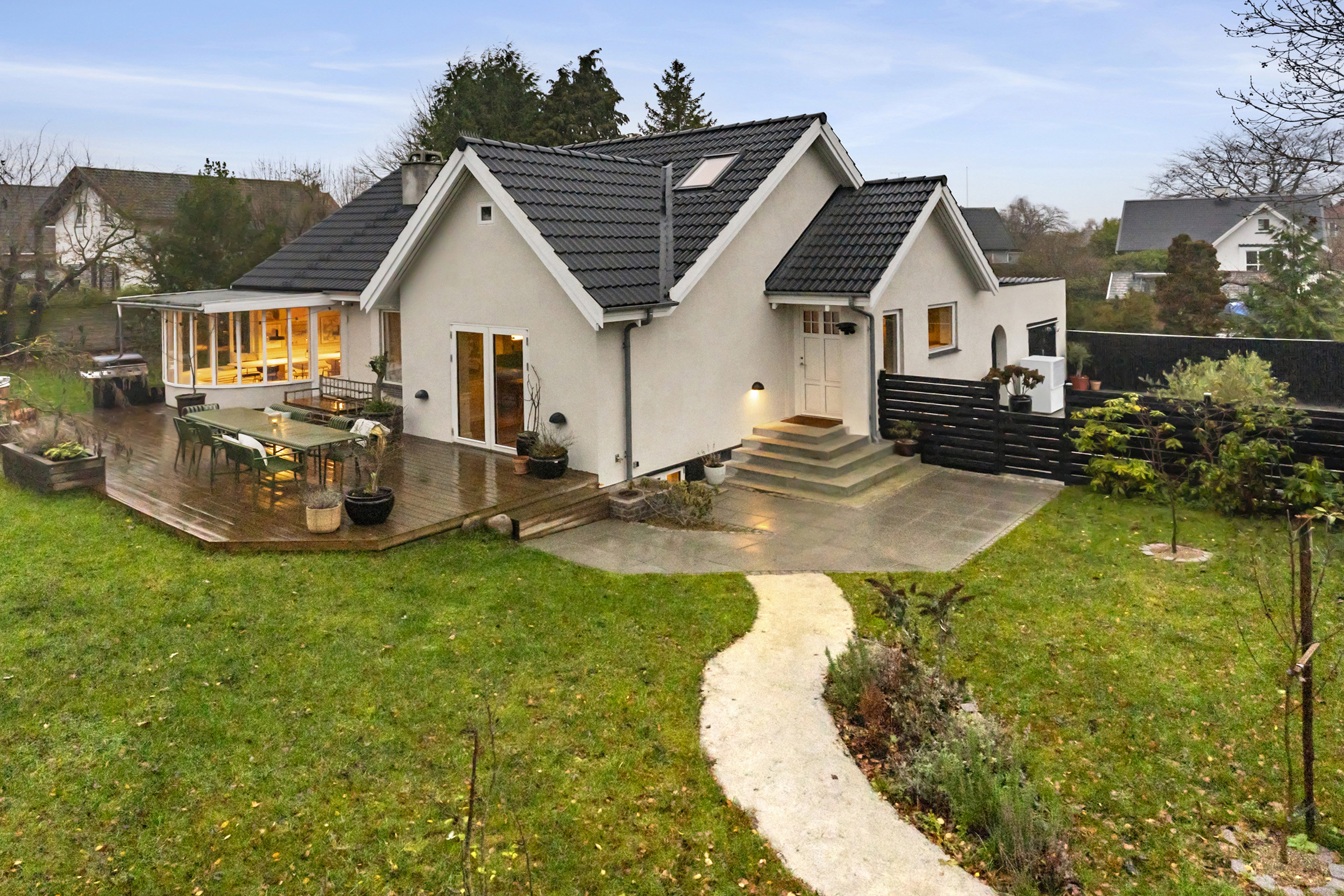 Fremhævet ejendommen billede i fuldskærmstilstand. Billede af Rønnebækengen 1, 2660 Brøndby Strand