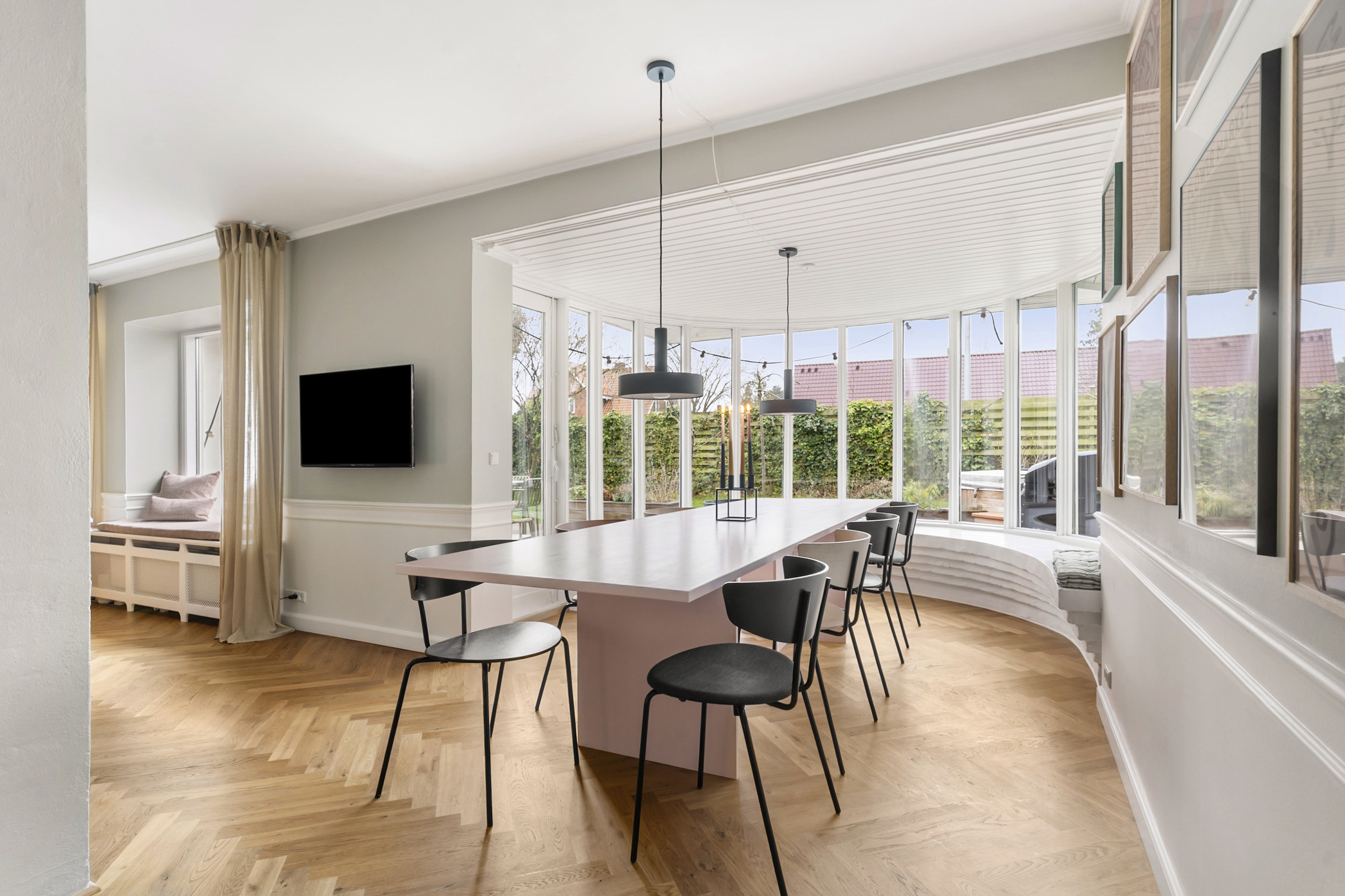 Fremhævet spisestue billede i fuldskærmstilstand. Billede af Rønnebækengen 1, 2660 Brøndby Strand