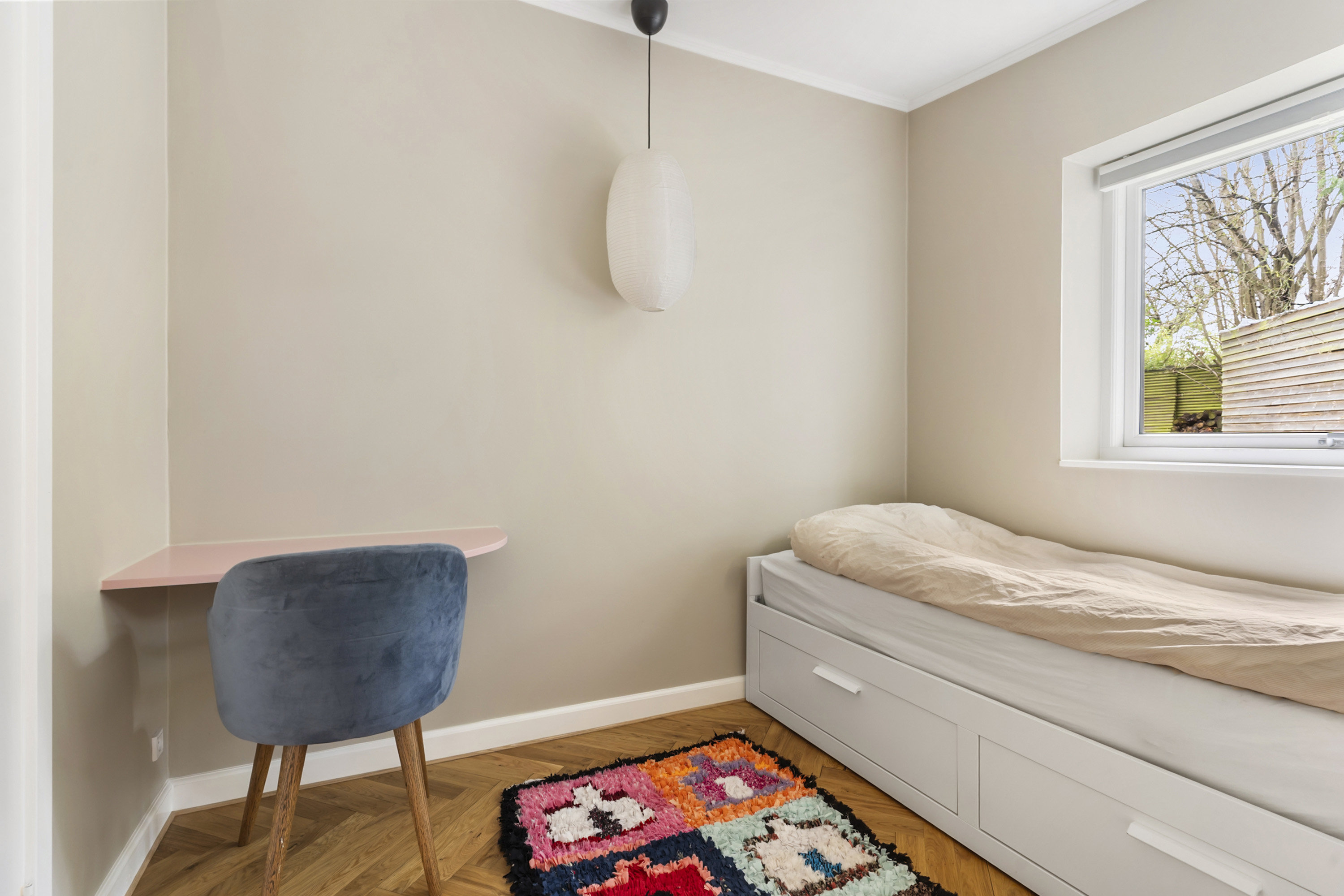 Fremhævet soveværelse billede i fuldskærmstilstand. Billede af Rønnebækengen 1, 2660 Brøndby Strand