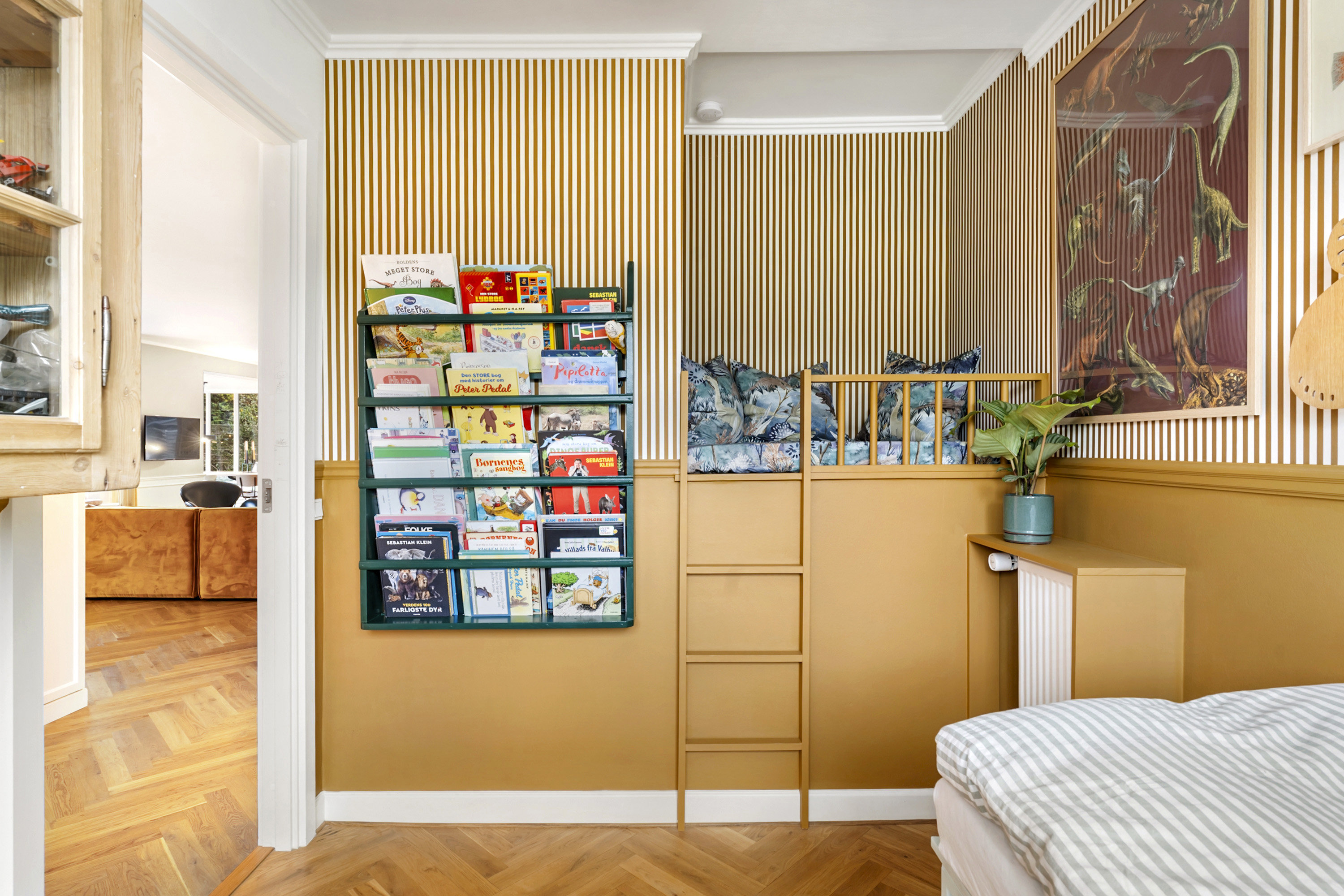 Fremhævet soveværelse billede i fuldskærmstilstand. Billede af Rønnebækengen 1, 2660 Brøndby Strand