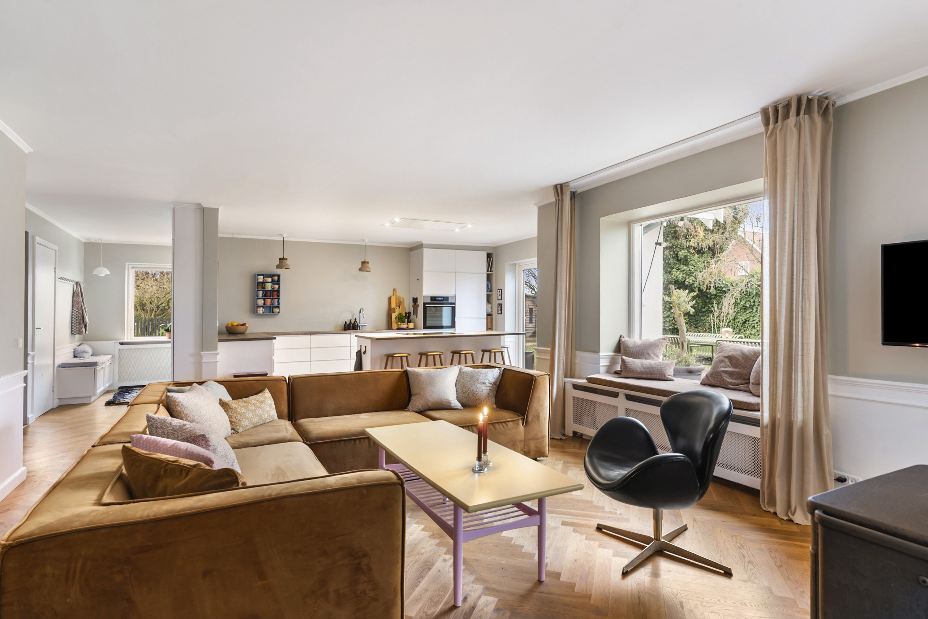 Fremhævet stue billede i fuldskærmstilstand. Billede af Rønnebækengen 1, 2660 Brøndby Strand