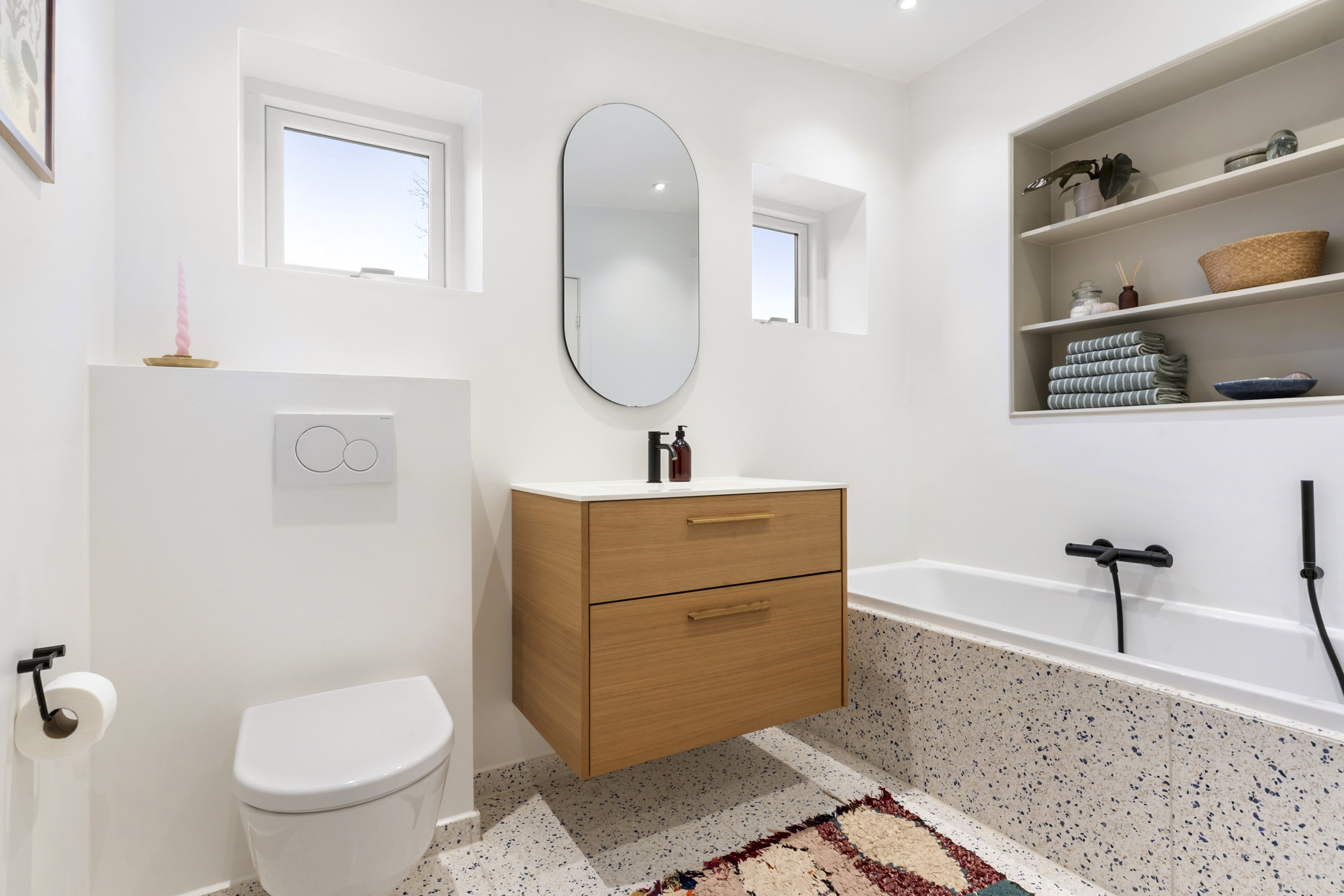 Fremhævet badeværelse billede i fuldskærmstilstand. Billede af Rønnebækengen 1, 2660 Brøndby Strand