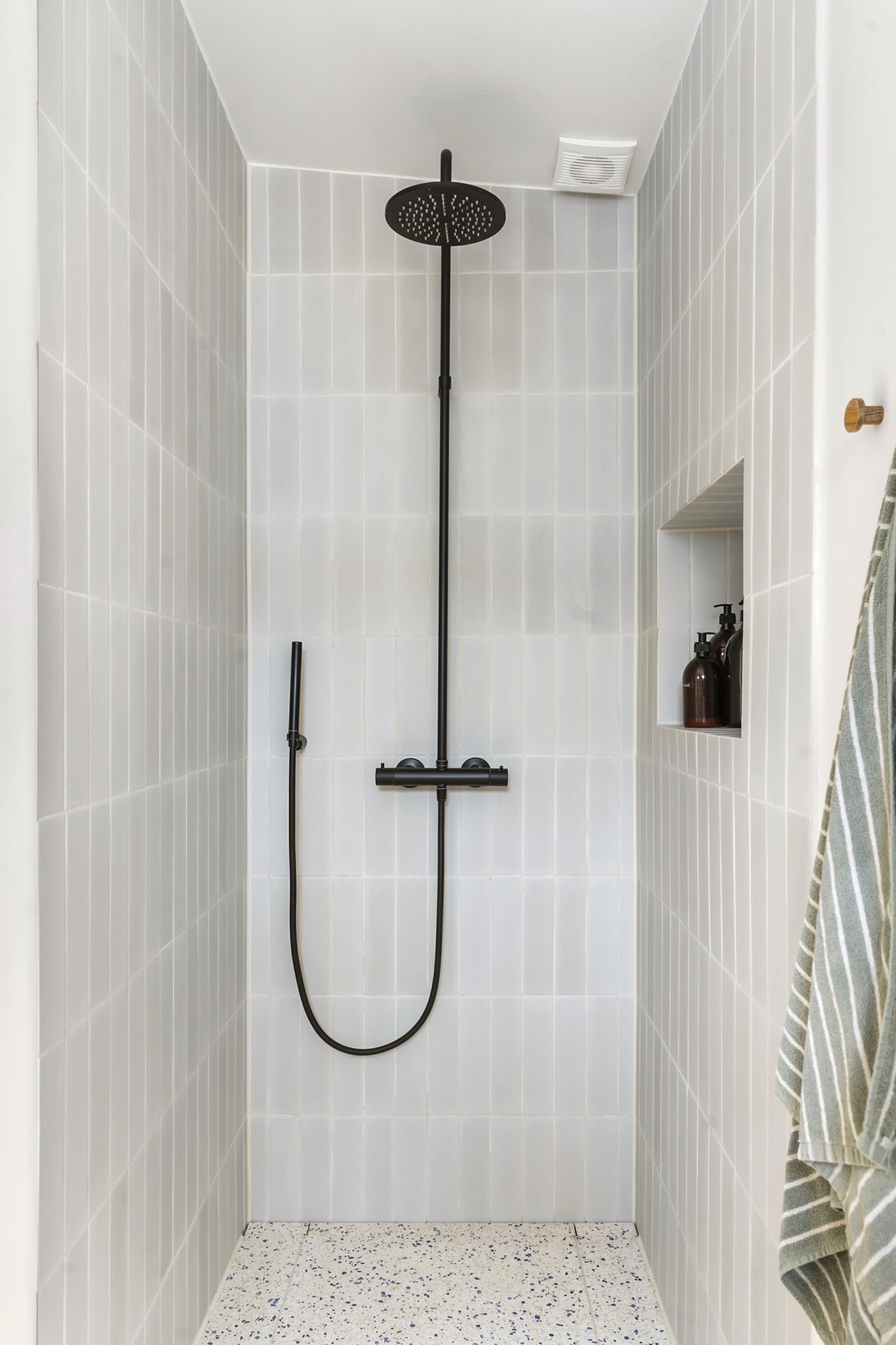 Fremhævet badeværelse billede i fuldskærmstilstand. Billede af Rønnebækengen 1, 2660 Brøndby Strand