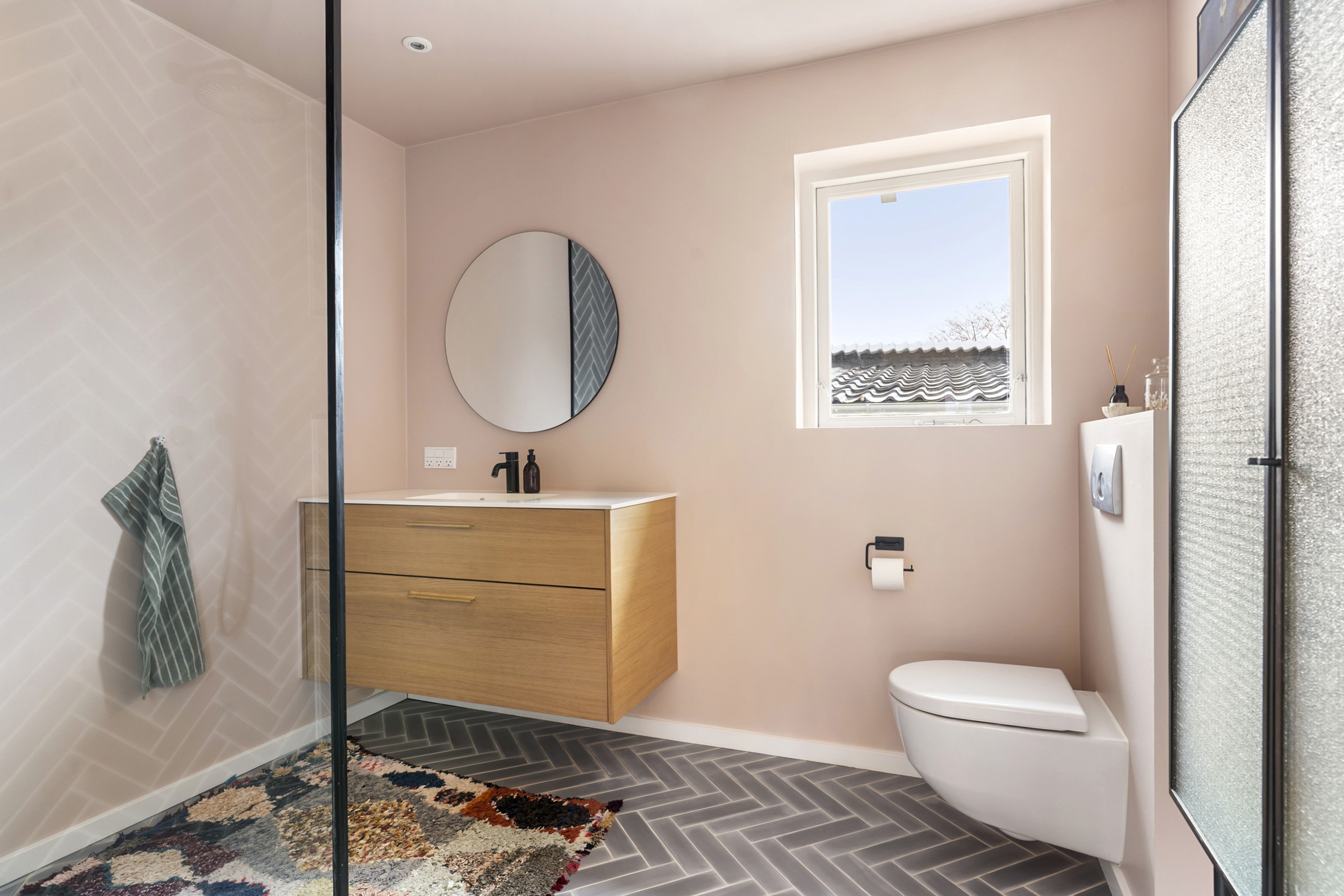 Fremhævet badeværelse billede i fuldskærmstilstand. Billede af Rønnebækengen 1, 2660 Brøndby Strand