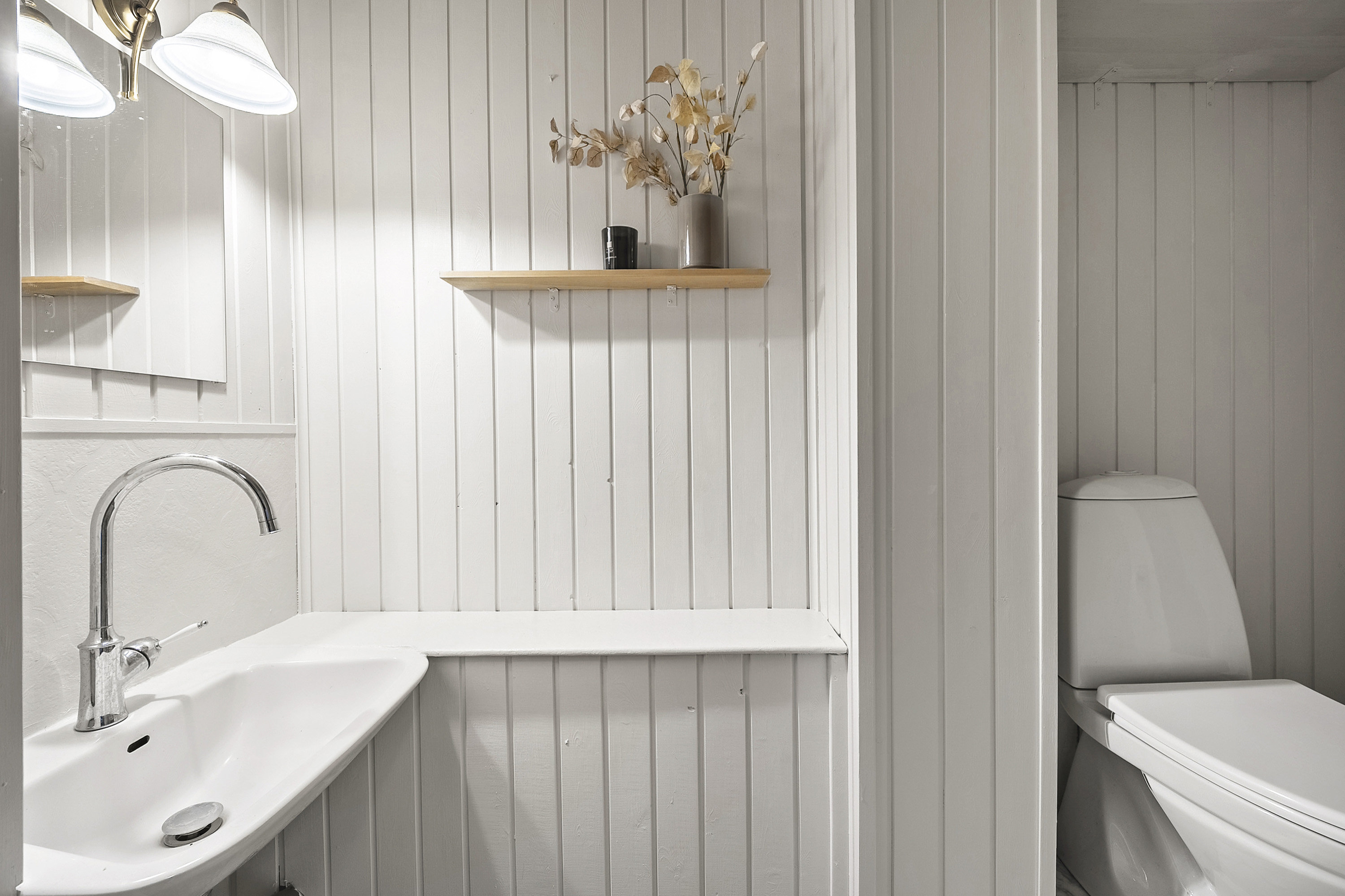 Fremhævet 1. sal toilet billede i fuldskærmstilstand. Billede af Strandvej 32, 4220 Korsør